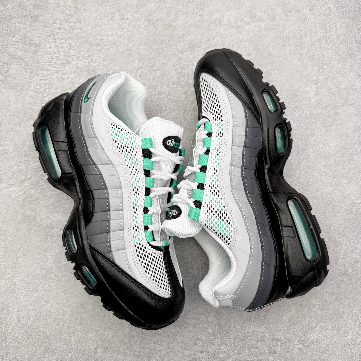 图片[3]-＃MX版 NK Air Max 95 复古减震气垫跑鞋 经典重温 外单专供大厂出品 品质稳定 一百余色 终端操作 鞋款设计灵感源于人体构造 中底设计基于人体的脊柱构造 是整体设计的核心 尼龙孔眼代表了肋骨 而分层式面板和网眼象征着肌肉纤维和肉体组织 Air Max 95采用了两个独立的吹塑成型的Air-Sole单元 并首次在前掌使用可视化气垫设计 Swoosh logo夜当作一个 点符号放在了鞋子的后帮位置 20年的发展让 AIR MAX 95有了不同的故事 20年后再度面向世人的时候 焕然一新的面貌 让人有了另外一种清新脱俗的感觉 尺码：36 36.5 37.5 38 38.5 39 40 40.5 41 42 42.5 43 44 44.5 45 46-选品中心