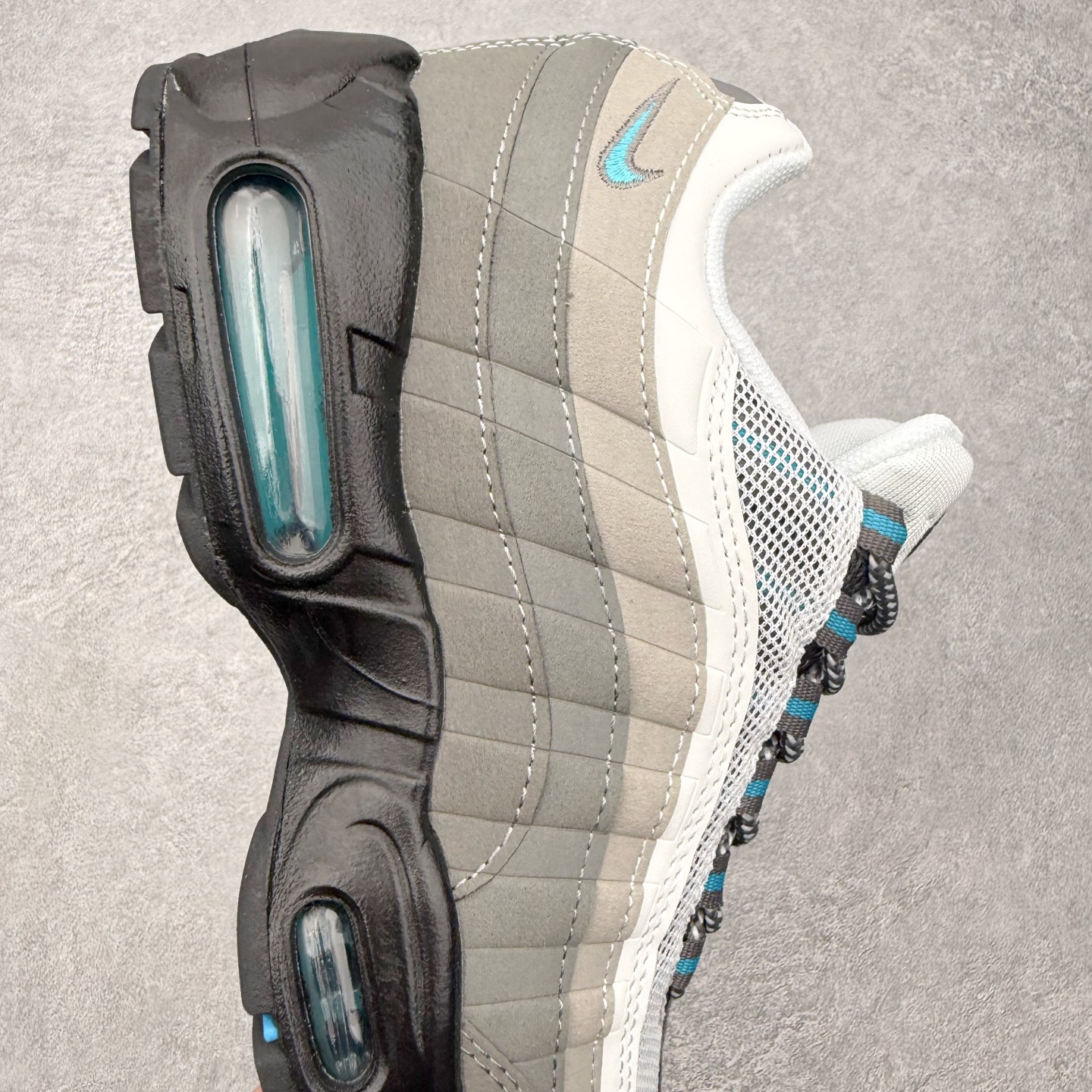 图片[7]-＃MX版 NK Air Max 95 复古减震气垫跑鞋 经典重温 外单专供大厂出品 品质稳定 一百余色 终端操作 鞋款设计灵感源于人体构造 中底设计基于人体的脊柱构造 是整体设计的核心 尼龙孔眼代表了肋骨 而分层式面板和网眼象征着肌肉纤维和肉体组织 Air Max 95采用了两个独立的吹塑成型的Air-Sole单元 并首次在前掌使用可视化气垫设计 Swoosh logo夜当作一个 点符号放在了鞋子的后帮位置 20年的发展让 AIR MAX 95有了不同的故事 20年后再度面向世人的时候 焕然一新的面貌 让人有了另外一种清新脱俗的感觉 尺码：36 36.5 37.5 38 38.5 39 40 40.5 41 42 42.5 43 44 44.5 45 46-选品中心