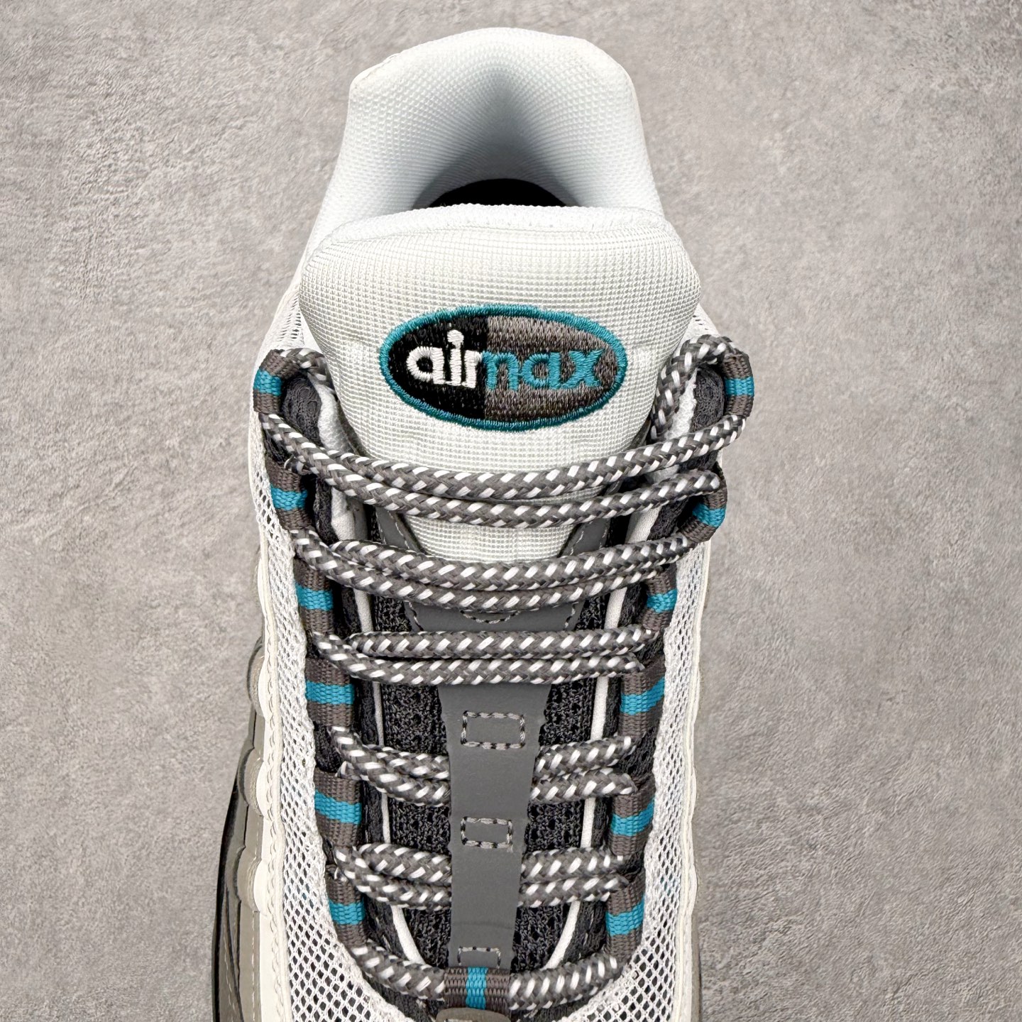 图片[5]-＃MX版 NK Air Max 95 复古减震气垫跑鞋 经典重温 外单专供大厂出品 品质稳定 一百余色 终端操作 鞋款设计灵感源于人体构造 中底设计基于人体的脊柱构造 是整体设计的核心 尼龙孔眼代表了肋骨 而分层式面板和网眼象征着肌肉纤维和肉体组织 Air Max 95采用了两个独立的吹塑成型的Air-Sole单元 并首次在前掌使用可视化气垫设计 Swoosh logo夜当作一个 点符号放在了鞋子的后帮位置 20年的发展让 AIR MAX 95有了不同的故事 20年后再度面向世人的时候 焕然一新的面貌 让人有了另外一种清新脱俗的感觉 尺码：36 36.5 37.5 38 38.5 39 40 40.5 41 42 42.5 43 44 44.5 45 46-选品中心