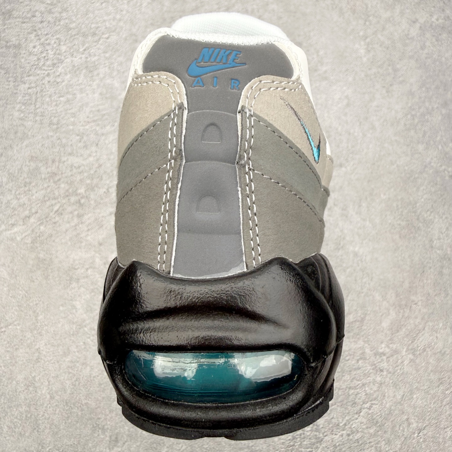 图片[8]-＃MX版 NK Air Max 95 复古减震气垫跑鞋 经典重温 外单专供大厂出品 品质稳定 一百余色 终端操作 鞋款设计灵感源于人体构造 中底设计基于人体的脊柱构造 是整体设计的核心 尼龙孔眼代表了肋骨 而分层式面板和网眼象征着肌肉纤维和肉体组织 Air Max 95采用了两个独立的吹塑成型的Air-Sole单元 并首次在前掌使用可视化气垫设计 Swoosh logo夜当作一个 点符号放在了鞋子的后帮位置 20年的发展让 AIR MAX 95有了不同的故事 20年后再度面向世人的时候 焕然一新的面貌 让人有了另外一种清新脱俗的感觉 尺码：36 36.5 37.5 38 38.5 39 40 40.5 41 42 42.5 43 44 44.5 45 46-选品中心
