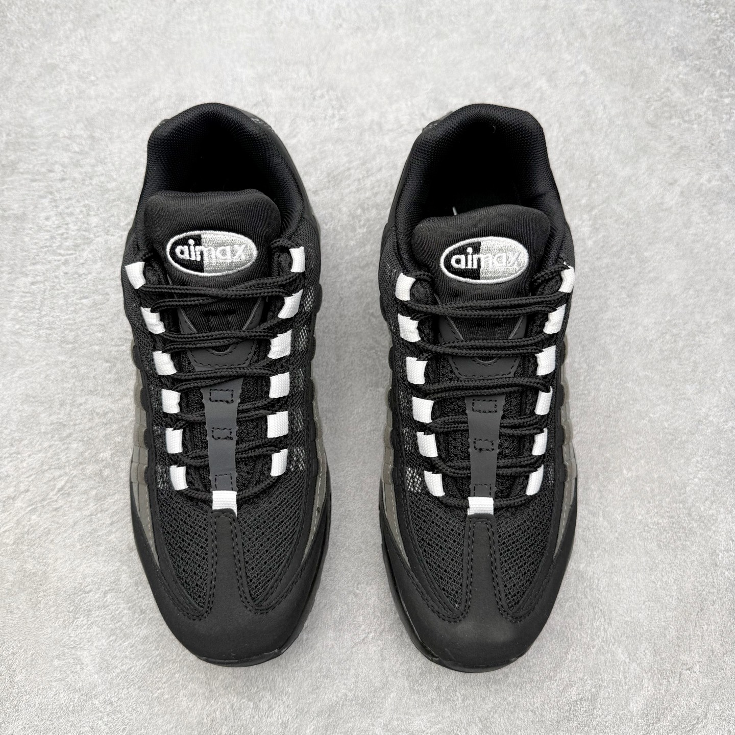 图片[2]-＃MX版 NK Air Max 95 复古减震气垫跑鞋 经典重温 外单专供大厂出品 品质稳定 一百余色 终端操作 鞋款设计灵感源于人体构造 中底设计基于人体的脊柱构造 是整体设计的核心 尼龙孔眼代表了肋骨 而分层式面板和网眼象征着肌肉纤维和肉体组织 Air Max 95采用了两个独立的吹塑成型的Air-Sole单元 并首次在前掌使用可视化气垫设计 Swoosh logo夜当作一个 点符号放在了鞋子的后帮位置 20年的发展让 AIR MAX 95有了不同的故事 20年后再度面向世人的时候 焕然一新的面貌 让人有了另外一种清新脱俗的感觉 尺码：36 36.5 37.5 38 38.5 39 40 40.5 41 42 42.5 43 44 44.5 45 46-选品中心