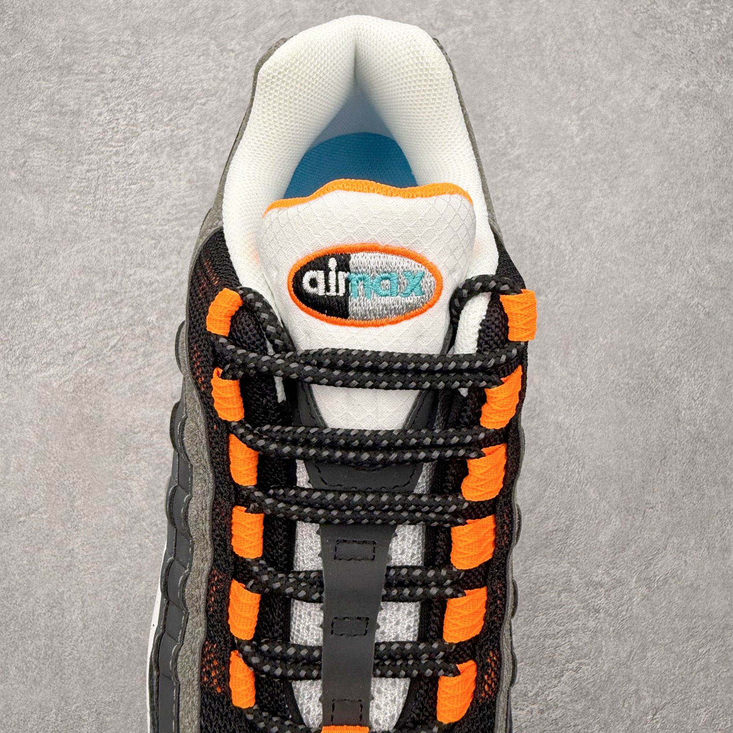 图片[5]-＃MX版 NK Air Max 95 复古减震气垫跑鞋 经典重温 外单专供大厂出品 品质稳定 一百余色 终端操作 鞋款设计灵感源于人体构造 中底设计基于人体的脊柱构造 是整体设计的核心 尼龙孔眼代表了肋骨 而分层式面板和网眼象征着肌肉纤维和肉体组织 Air Max 95采用了两个独立的吹塑成型的Air-Sole单元 并首次在前掌使用可视化气垫设计 Swoosh logo夜当作一个 点符号放在了鞋子的后帮位置 20年的发展让 AIR MAX 95有了不同的故事 20年后再度面向世人的时候 焕然一新的面貌 让人有了另外一种清新脱俗的感觉 尺码：36 36.5 37.5 38 38.5 39 40 40.5 41 42 42.5 43 44 44.5 45 46-选品中心