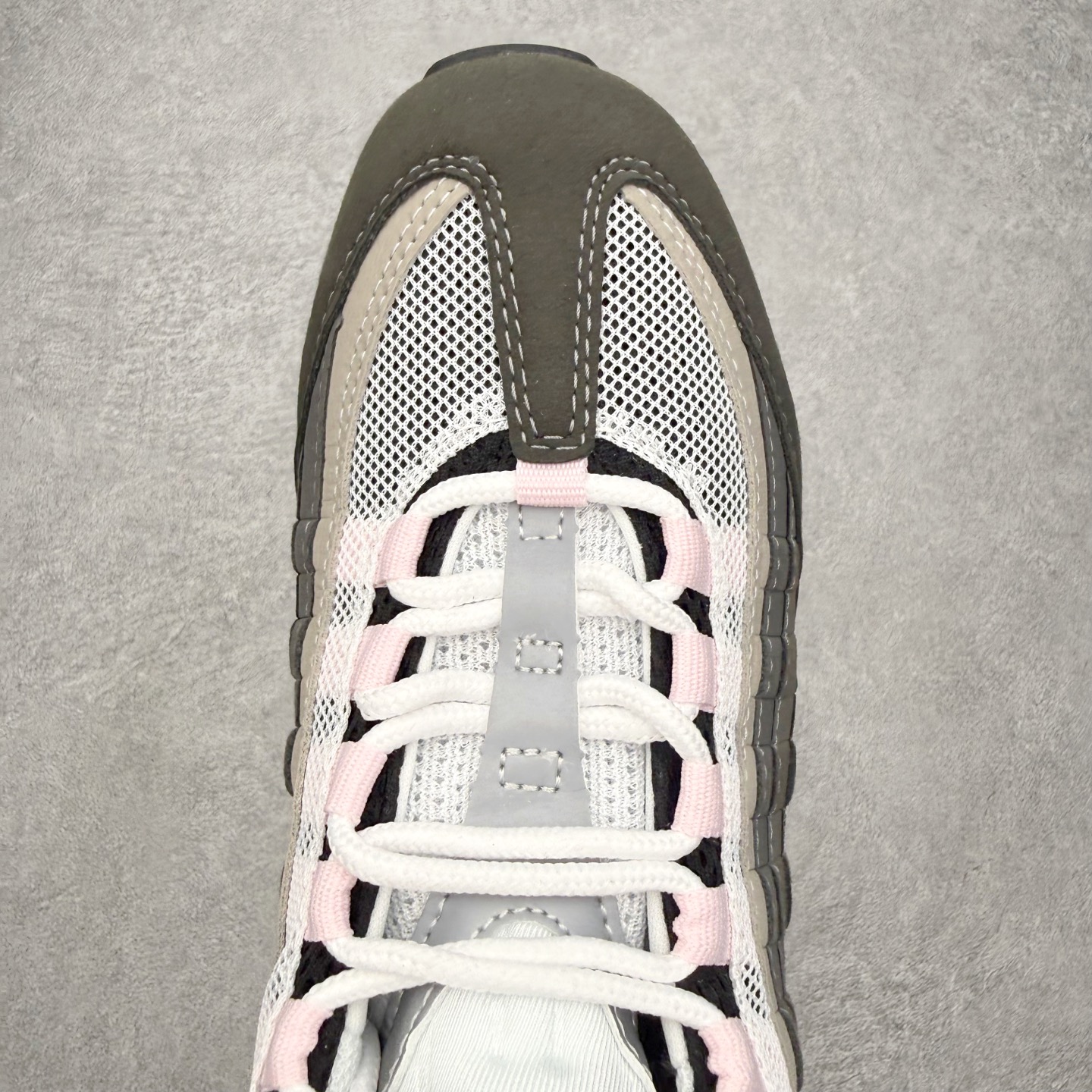 图片[4]-＃MX版 NK Air Max 95 复古减震气垫跑鞋 经典重温 外单专供大厂出品 品质稳定 一百余色 终端操作 鞋款设计灵感源于人体构造 中底设计基于人体的脊柱构造 是整体设计的核心 尼龙孔眼代表了肋骨 而分层式面板和网眼象征着肌肉纤维和肉体组织 Air Max 95采用了两个独立的吹塑成型的Air-Sole单元 并首次在前掌使用可视化气垫设计 Swoosh logo夜当作一个 点符号放在了鞋子的后帮位置 20年的发展让 AIR MAX 95有了不同的故事 20年后再度面向世人的时候 焕然一新的面貌 让人有了另外一种清新脱俗的感觉 尺码：36 36.5 37.5 38 38.5 39 40 40.5 41 42 42.5 43 44 44.5 45 46-选品中心