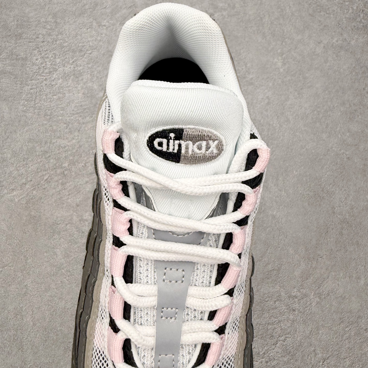 图片[5]-＃MX版 NK Air Max 95 复古减震气垫跑鞋 经典重温 外单专供大厂出品 品质稳定 一百余色 终端操作 鞋款设计灵感源于人体构造 中底设计基于人体的脊柱构造 是整体设计的核心 尼龙孔眼代表了肋骨 而分层式面板和网眼象征着肌肉纤维和肉体组织 Air Max 95采用了两个独立的吹塑成型的Air-Sole单元 并首次在前掌使用可视化气垫设计 Swoosh logo夜当作一个 点符号放在了鞋子的后帮位置 20年的发展让 AIR MAX 95有了不同的故事 20年后再度面向世人的时候 焕然一新的面貌 让人有了另外一种清新脱俗的感觉 尺码：36 36.5 37.5 38 38.5 39 40 40.5 41 42 42.5 43 44 44.5 45 46-选品中心