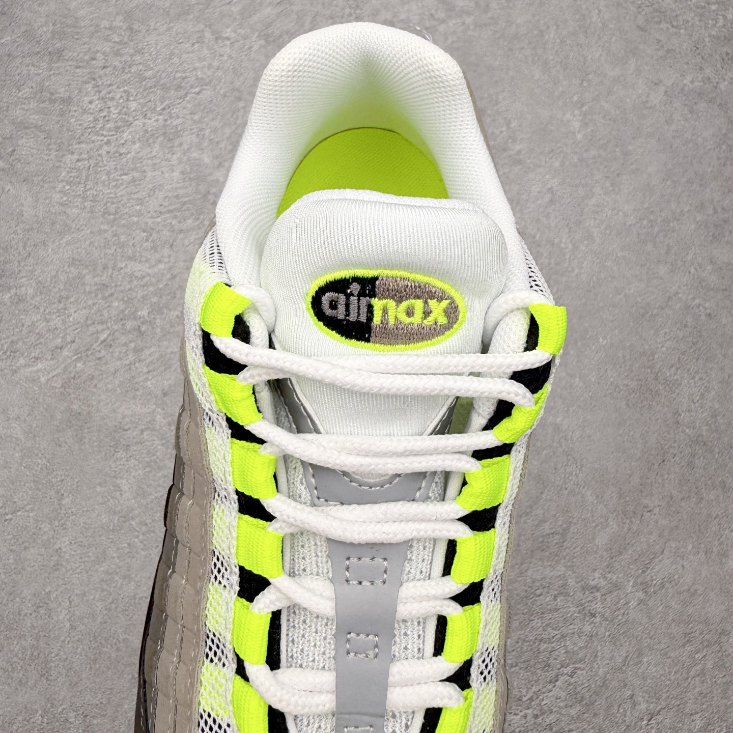 图片[5]-＃MX版 NK Air Max 95 复古减震气垫跑鞋 经典重温 外单专供大厂出品 品质稳定 一百余色 终端操作 鞋款设计灵感源于人体构造 中底设计基于人体的脊柱构造 是整体设计的核心 尼龙孔眼代表了肋骨 而分层式面板和网眼象征着肌肉纤维和肉体组织 Air Max 95采用了两个独立的吹塑成型的Air-Sole单元 并首次在前掌使用可视化气垫设计 Swoosh logo夜当作一个 点符号放在了鞋子的后帮位置 20年的发展让 AIR MAX 95有了不同的故事 20年后再度面向世人的时候 焕然一新的面貌 让人有了另外一种清新脱俗的感觉 尺码：36 36.5 37.5 38 38.5 39 40 40.5 41 42 42.5 43 44 44.5 45 46-选品中心