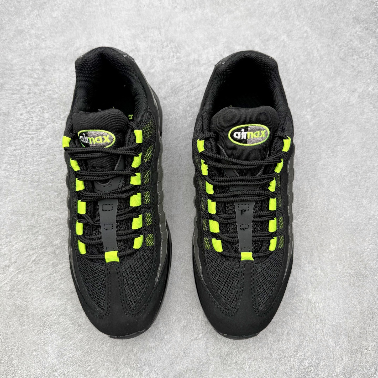 图片[2]-＃MX版 NK Air Max 95 复古减震气垫跑鞋 经典重温 外单专供大厂出品 品质稳定 一百余色 终端操作 鞋款设计灵感源于人体构造 中底设计基于人体的脊柱构造 是整体设计的核心 尼龙孔眼代表了肋骨 而分层式面板和网眼象征着肌肉纤维和肉体组织 Air Max 95采用了两个独立的吹塑成型的Air-Sole单元 并首次在前掌使用可视化气垫设计 Swoosh logo夜当作一个 点符号放在了鞋子的后帮位置 20年的发展让 AIR MAX 95有了不同的故事 20年后再度面向世人的时候 焕然一新的面貌 让人有了另外一种清新脱俗的感觉 尺码：36 36.5 37.5 38 38.5 39 40 40.5 41 42 42.5 43 44 44.5 45 46-选品中心