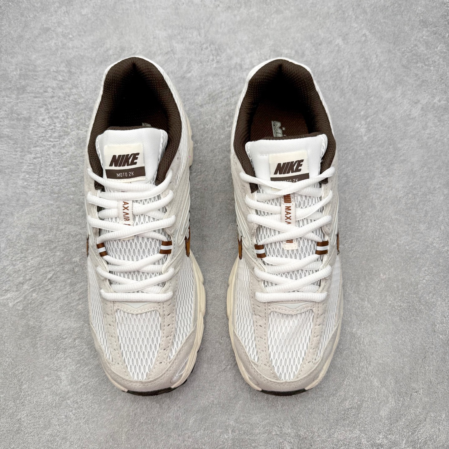 图片[2]-NK Air Max Moto 2K 舒适百搭耐磨 低帮跑步鞋 实拍调校N版已经零色差零失真 百分百还原实物色彩所见即所得 不存在货不对板色差等低级问题 选购参考实物拍摄 不混卖不参货 只用心做好货严格选品 承诺混一赔十 尺码：36 36.5 37.5 38 38.5 39 40 40.5 41 42 42.5 43 44 44.5 45-选品中心