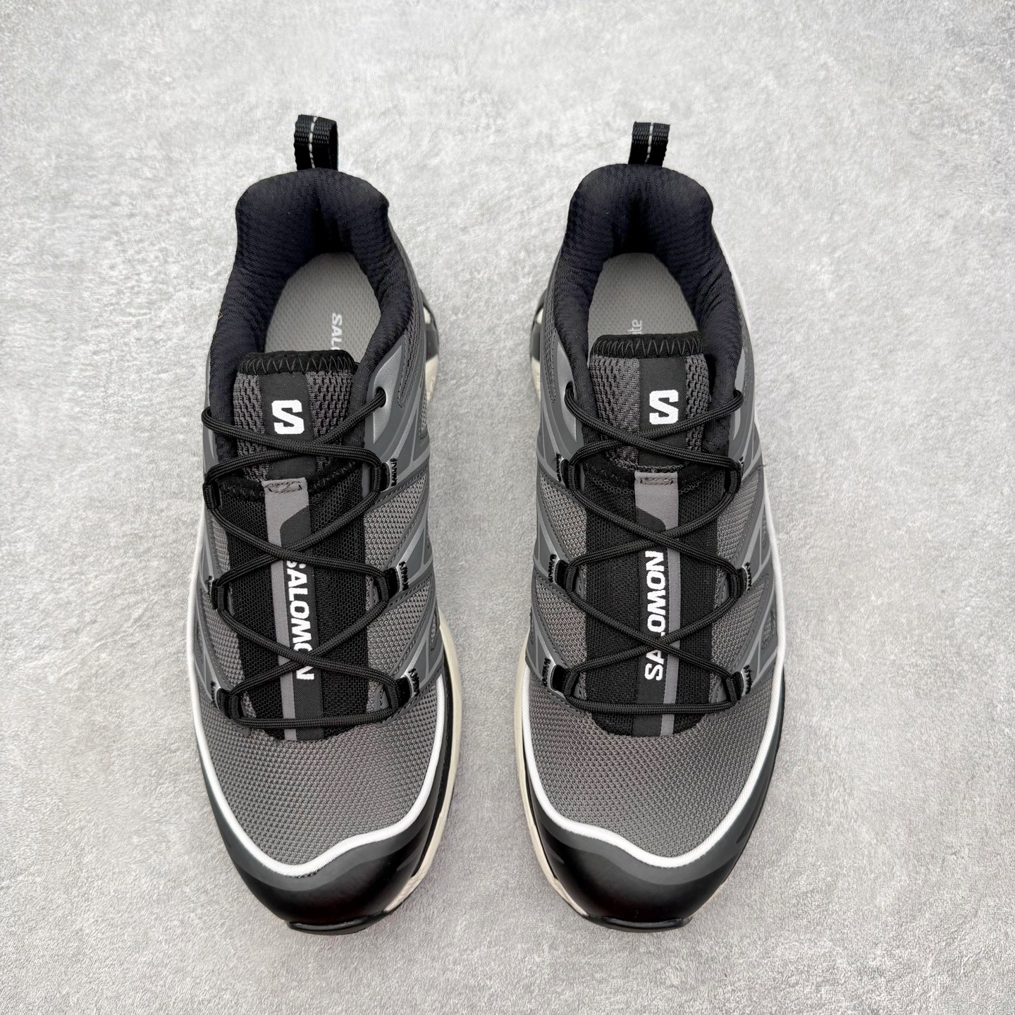 图片[2]-＃PK4.0 Salomon XT-6 萨洛蒙复古潮流户外机能登山跑鞋 纯原外贸平台特供订单 耗时半年巨作 全套原纸板楦头开发 原厂特供网布配套加持 确保原汁原味 完美呈现版型 原档数据独家私模五层组合大底 原装Ortholite轻量化鞋垫 中底布带钢印编号 原厂TPU锁扣 进口港宝加持 后跟自然饱满 还原公司包裹性 鞋面以“锯齿”状的包裹系统呈现 在基色底之下加入了各种色点缀 将公司的最新技术和时尚前卫的造型融入耐用的长跑款式中 鞋面由 TPU 薄膜制成 并焊接在高耐磨网眼上 使其既时尚又坚固 由 ACS底盘支撑 可增强稳定性和支撑力 以及由橡胶凸耳 Contragrip外底覆盖的 EVA 缓冲中底 旨在应对崎岖的地形 鞋舌上的彩色Salomon 标签、Quicklace 系统以及鞋头、鞋舌和鞋跟上的附加品牌使细节更加完美 让穿着者可以轻松驾驭户外与通勤下的任何运动生活场景 无缝鞋身户外随意纵横 颜值与脚感兼备 出街通勤 绝对非常吸睛 你值得拥有 尺码：36 36.5 37.5 38 38.5 39 40 40.5 41 42 42.5 43 44 44.5 45 注意：偏小1码-选品中心