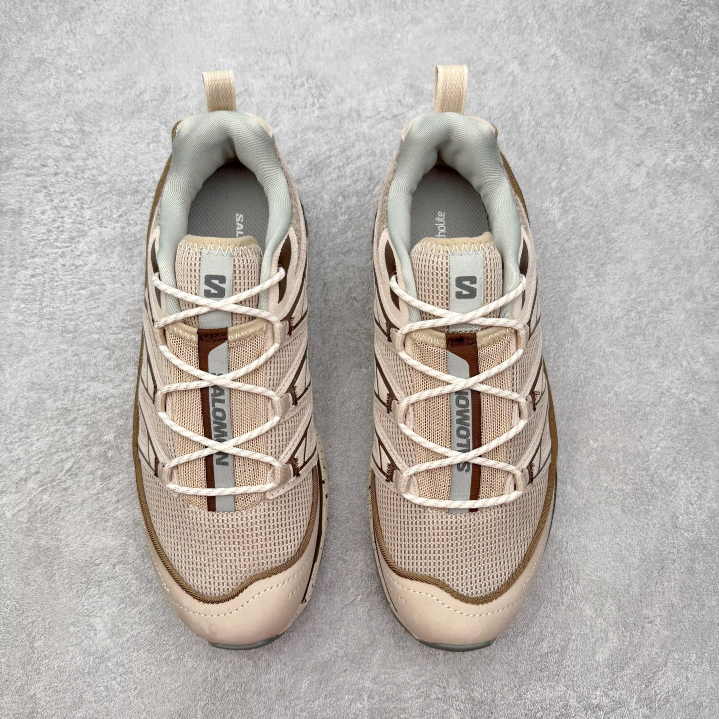 图片[2]-＃PK4.0 Salomon XT-6 萨洛蒙复古潮流户外机能登山跑鞋 纯原外贸平台特供订单 耗时半年巨作 全套原纸板楦头开发 原厂特供网布配套加持 确保原汁原味 完美呈现版型 原档数据独家私模五层组合大底 原装Ortholite轻量化鞋垫 中底布带钢印编号 原厂TPU锁扣 进口港宝加持 后跟自然饱满 还原公司包裹性 鞋面以“锯齿”状的包裹系统呈现 在基色底之下加入了各种色点缀 将公司的最新技术和时尚前卫的造型融入耐用的长跑款式中 鞋面由 TPU 薄膜制成 并焊接在高耐磨网眼上 使其既时尚又坚固 由 ACS底盘支撑 可增强稳定性和支撑力 以及由橡胶凸耳 Contragrip外底覆盖的 EVA 缓冲中底 旨在应对崎岖的地形 鞋舌上的彩色Salomon 标签、Quicklace 系统以及鞋头、鞋舌和鞋跟上的附加品牌使细节更加完美 让穿着者可以轻松驾驭户外与通勤下的任何运动生活场景 无缝鞋身户外随意纵横 颜值与脚感兼备 出街通勤 绝对非常吸睛 你值得拥有 尺码：36 36.5 37.5 38 38.5 39 40 40.5 41 42 42.5 43 44 44.5 45 注意：偏小1码-选品中心