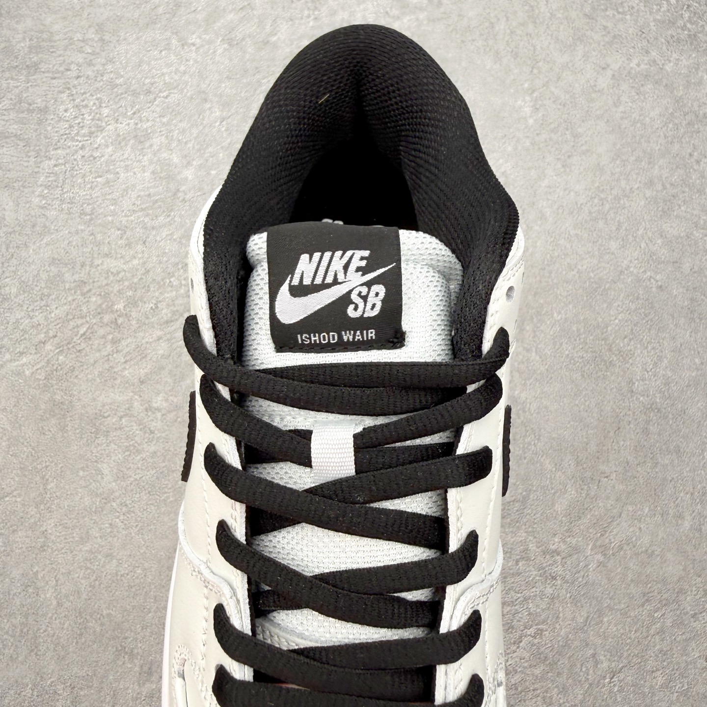 图片[5]-＃SS史诗 NK Dunk Low 潮流时尚舒适防滑耐磨低帮板鞋 全网最全Dunk系列配色 实力大厂出品 新配色陆续开发 利润个位数只为口碑 超强性价比 全套原纸板楦头开发 确保原汁原味 完美呈现DUNK版型 一比一鞋头弧度高度鞋身弧度 此版本只针对中端市场 皮料材质有所更替 其他数据细节工艺流程均保持一致 绝不口嗨 细节品控鞋型随意对比 独家私模官方第六代原厂航空铝磨具打磨大底 鞋头坡度极致还原 无解鞋型 原盒原配 圈内天花板工艺 原厂玻璃冲刀 超高清洁度 全鞋零毛边皮料切割 原厂中底布点胶 中底布拉帮走线遵循公司 尺码：36 36.5 37.5 38 38.5 39 40 40.5 41 42 42.5 43 44 44.5 45 46-选品中心