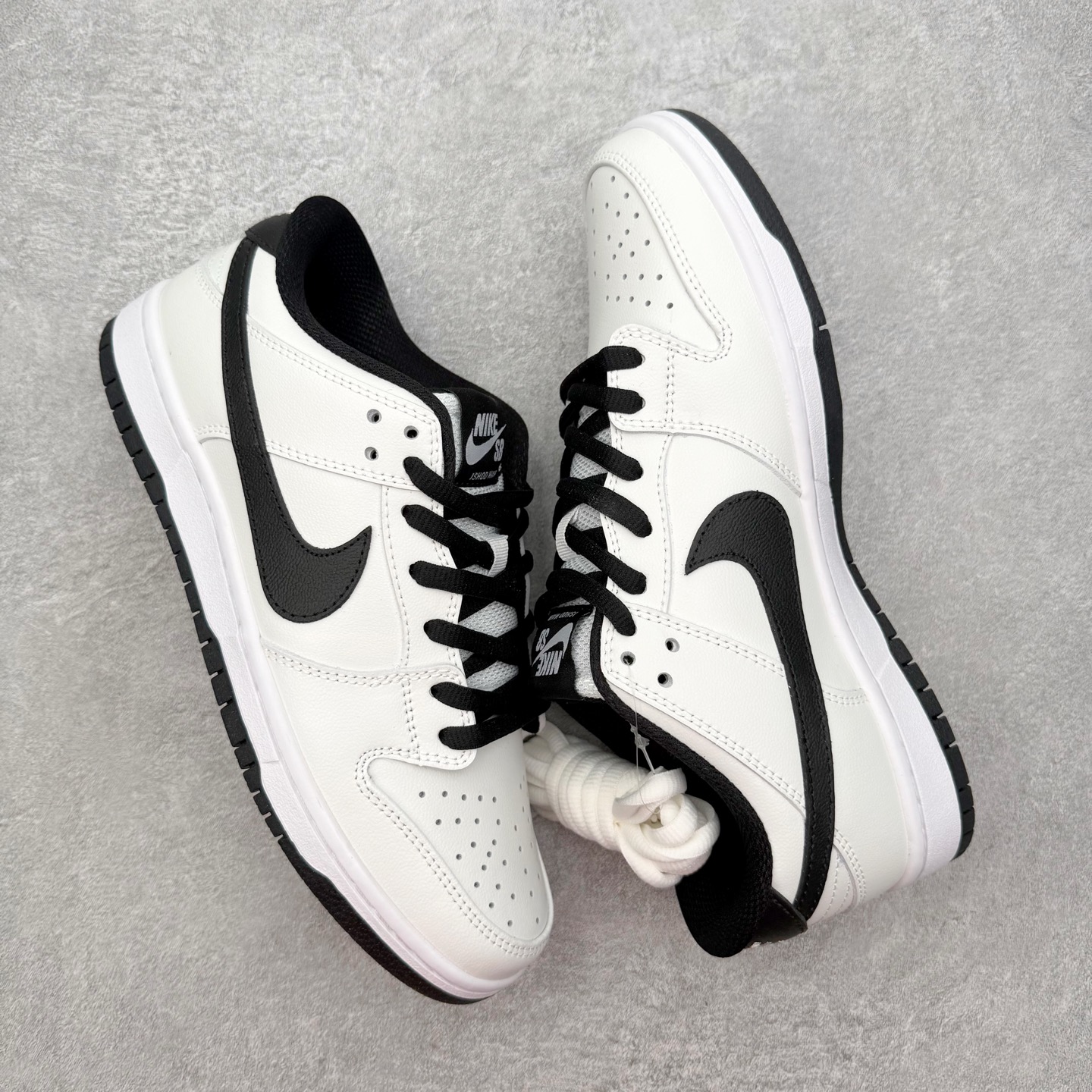 图片[3]-＃SS史诗 NK Dunk Low 潮流时尚舒适防滑耐磨低帮板鞋 全网最全Dunk系列配色 实力大厂出品 新配色陆续开发 利润个位数只为口碑 超强性价比 全套原纸板楦头开发 确保原汁原味 完美呈现DUNK版型 一比一鞋头弧度高度鞋身弧度 此版本只针对中端市场 皮料材质有所更替 其他数据细节工艺流程均保持一致 绝不口嗨 细节品控鞋型随意对比 独家私模官方第六代原厂航空铝磨具打磨大底 鞋头坡度极致还原 无解鞋型 原盒原配 圈内天花板工艺 原厂玻璃冲刀 超高清洁度 全鞋零毛边皮料切割 原厂中底布点胶 中底布拉帮走线遵循公司 尺码：36 36.5 37.5 38 38.5 39 40 40.5 41 42 42.5 43 44 44.5 45 46-选品中心