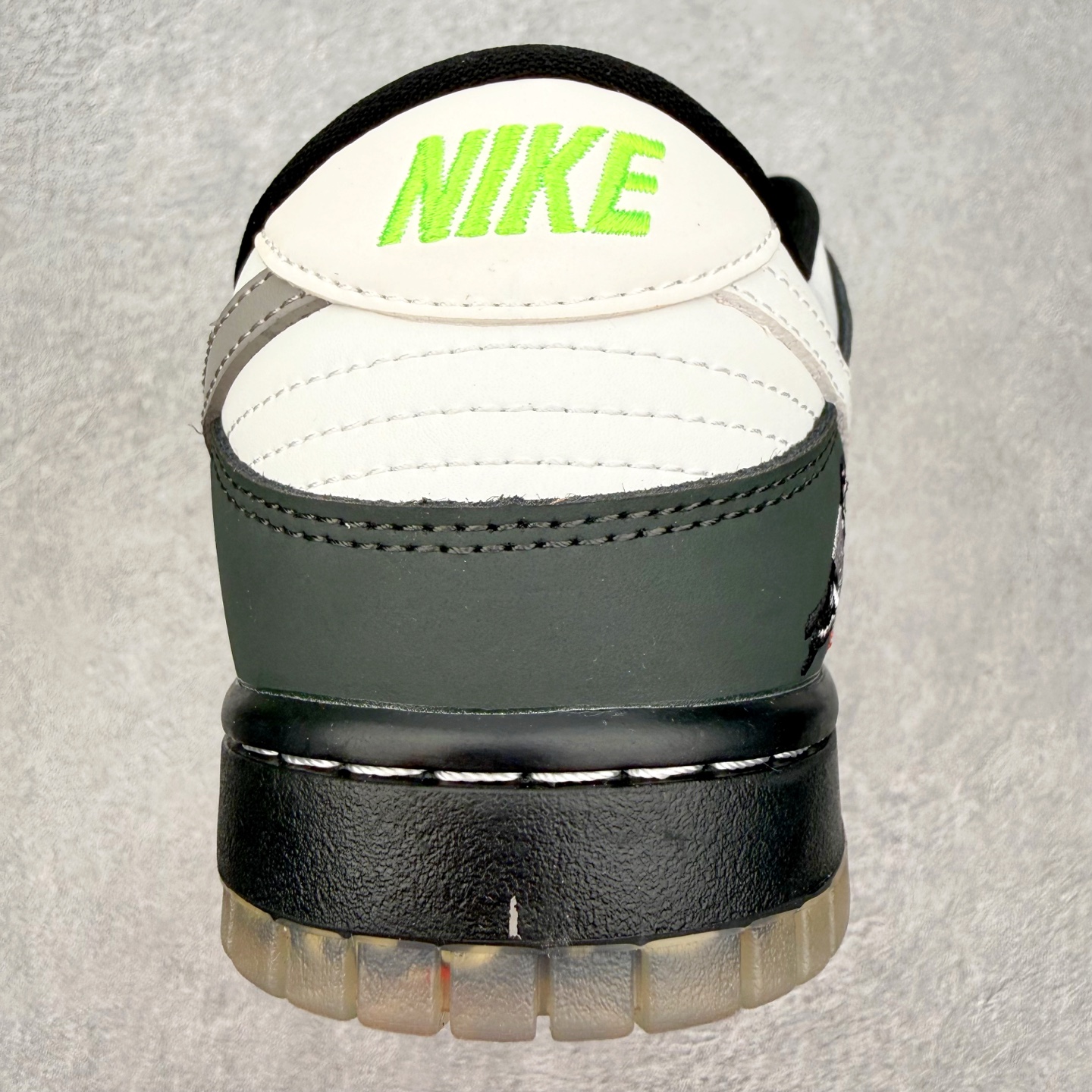 图片[8]-＃SS史诗 NK SB Dunk Low 潮流时尚舒适防滑耐磨低帮板鞋 全网最全Dunk系列配色 实力大厂出品 新配色陆续开发 利润个位数只为口碑 超强性价比 全套原纸板楦头开发 确保原汁原味 完美呈现DUNK版型 一比一鞋头弧度高度鞋身弧度 此版本只针对中端市场 皮料材质有所更替 其他数据细节工艺流程均保持一致 绝不口嗨 细节品控鞋型随意对比 独家私模官方第六代原厂航空铝磨具打磨大底 鞋头坡度极致还原 无解鞋型 原盒原配 圈内天花板工艺 原厂玻璃冲刀 超高清洁度 全鞋零毛边皮料切割 原厂中底布点胶 中底布拉帮走线遵循公司 尺码：36 36.5 37.5 38 38.5 39 40 40.5 41 42 42.5 43 44 44.5 45 46-选品中心