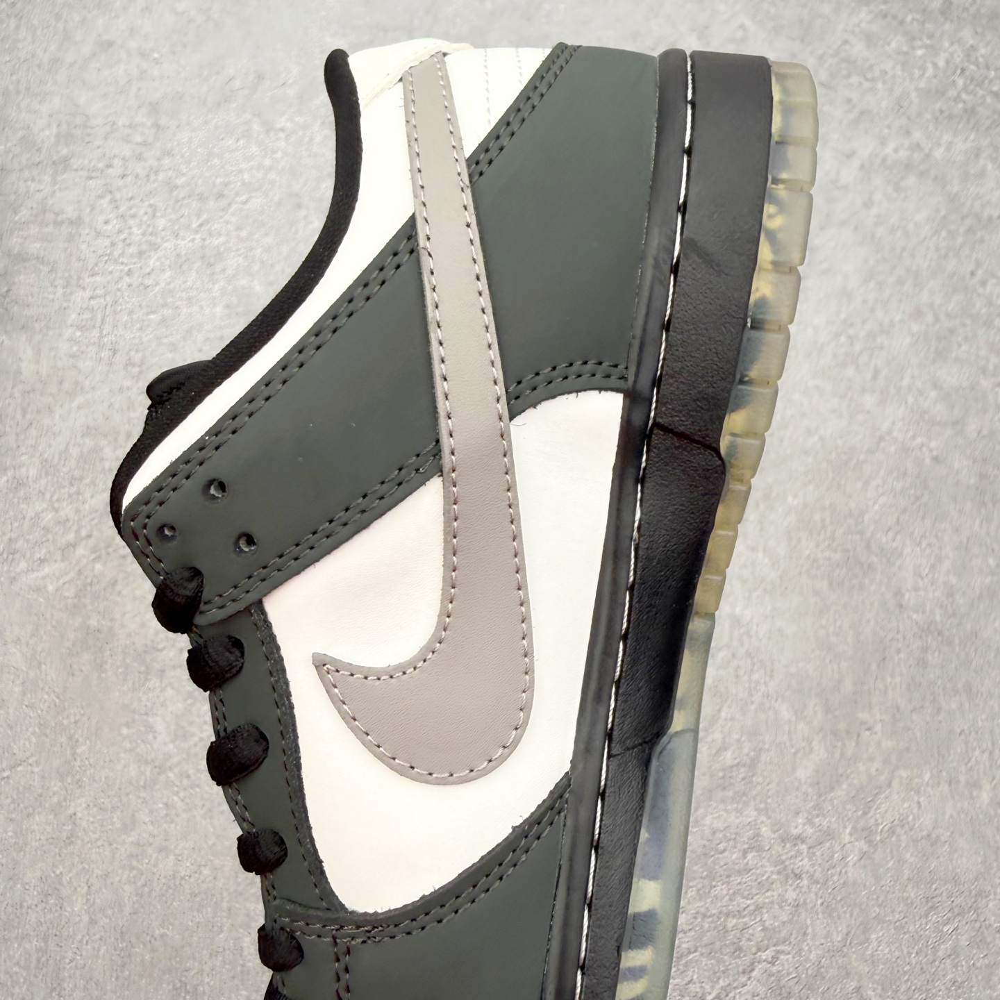 图片[7]-＃SS史诗 NK SB Dunk Low 潮流时尚舒适防滑耐磨低帮板鞋 全网最全Dunk系列配色 实力大厂出品 新配色陆续开发 利润个位数只为口碑 超强性价比 全套原纸板楦头开发 确保原汁原味 完美呈现DUNK版型 一比一鞋头弧度高度鞋身弧度 此版本只针对中端市场 皮料材质有所更替 其他数据细节工艺流程均保持一致 绝不口嗨 细节品控鞋型随意对比 独家私模官方第六代原厂航空铝磨具打磨大底 鞋头坡度极致还原 无解鞋型 原盒原配 圈内天花板工艺 原厂玻璃冲刀 超高清洁度 全鞋零毛边皮料切割 原厂中底布点胶 中底布拉帮走线遵循公司 尺码：36 36.5 37.5 38 38.5 39 40 40.5 41 42 42.5 43 44 44.5 45 46-选品中心