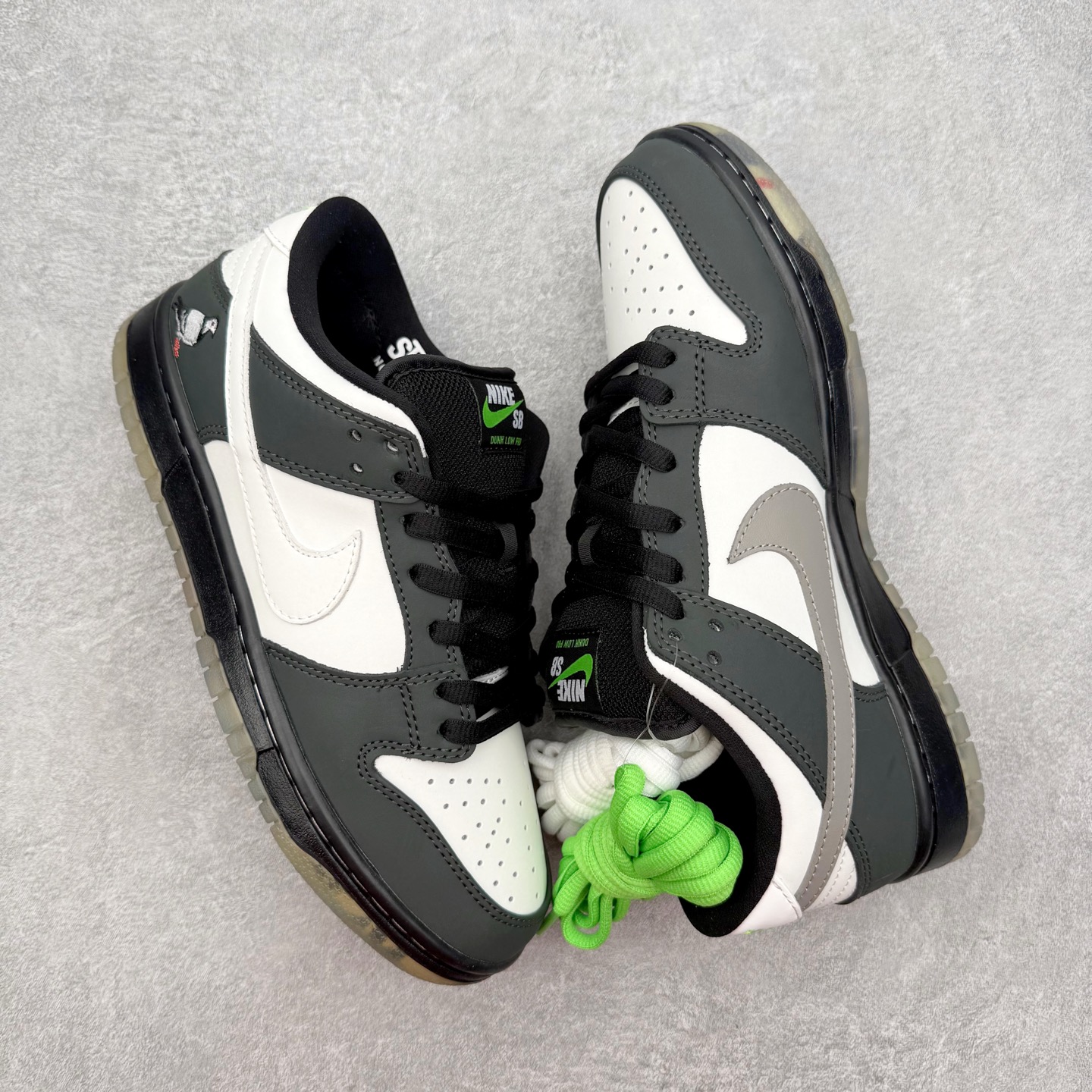 图片[3]-＃SS史诗 NK SB Dunk Low 潮流时尚舒适防滑耐磨低帮板鞋 全网最全Dunk系列配色 实力大厂出品 新配色陆续开发 利润个位数只为口碑 超强性价比 全套原纸板楦头开发 确保原汁原味 完美呈现DUNK版型 一比一鞋头弧度高度鞋身弧度 此版本只针对中端市场 皮料材质有所更替 其他数据细节工艺流程均保持一致 绝不口嗨 细节品控鞋型随意对比 独家私模官方第六代原厂航空铝磨具打磨大底 鞋头坡度极致还原 无解鞋型 原盒原配 圈内天花板工艺 原厂玻璃冲刀 超高清洁度 全鞋零毛边皮料切割 原厂中底布点胶 中底布拉帮走线遵循公司 尺码：36 36.5 37.5 38 38.5 39 40 40.5 41 42 42.5 43 44 44.5 45 46-选品中心