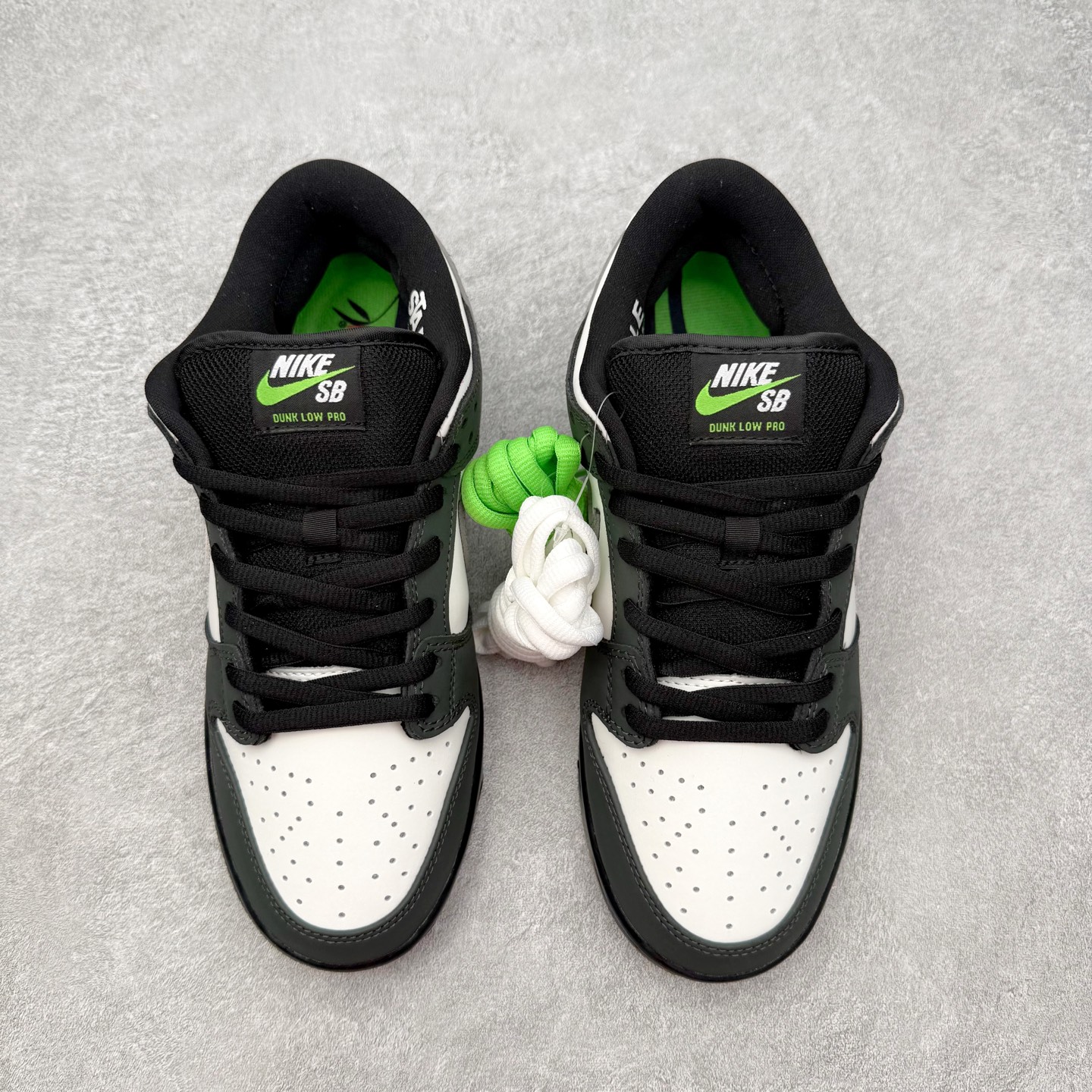 图片[2]-＃SS史诗 NK SB Dunk Low 潮流时尚舒适防滑耐磨低帮板鞋 全网最全Dunk系列配色 实力大厂出品 新配色陆续开发 利润个位数只为口碑 超强性价比 全套原纸板楦头开发 确保原汁原味 完美呈现DUNK版型 一比一鞋头弧度高度鞋身弧度 此版本只针对中端市场 皮料材质有所更替 其他数据细节工艺流程均保持一致 绝不口嗨 细节品控鞋型随意对比 独家私模官方第六代原厂航空铝磨具打磨大底 鞋头坡度极致还原 无解鞋型 原盒原配 圈内天花板工艺 原厂玻璃冲刀 超高清洁度 全鞋零毛边皮料切割 原厂中底布点胶 中底布拉帮走线遵循公司 尺码：36 36.5 37.5 38 38.5 39 40 40.5 41 42 42.5 43 44 44.5 45 46-选品中心