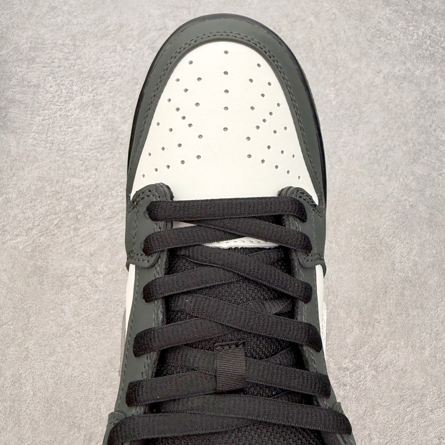图片[4]-＃SS史诗 NK SB Dunk Low 潮流时尚舒适防滑耐磨低帮板鞋 全网最全Dunk系列配色 实力大厂出品 新配色陆续开发 利润个位数只为口碑 超强性价比 全套原纸板楦头开发 确保原汁原味 完美呈现DUNK版型 一比一鞋头弧度高度鞋身弧度 此版本只针对中端市场 皮料材质有所更替 其他数据细节工艺流程均保持一致 绝不口嗨 细节品控鞋型随意对比 独家私模官方第六代原厂航空铝磨具打磨大底 鞋头坡度极致还原 无解鞋型 原盒原配 圈内天花板工艺 原厂玻璃冲刀 超高清洁度 全鞋零毛边皮料切割 原厂中底布点胶 中底布拉帮走线遵循公司 尺码：36 36.5 37.5 38 38.5 39 40 40.5 41 42 42.5 43 44 44.5 45 46-选品中心