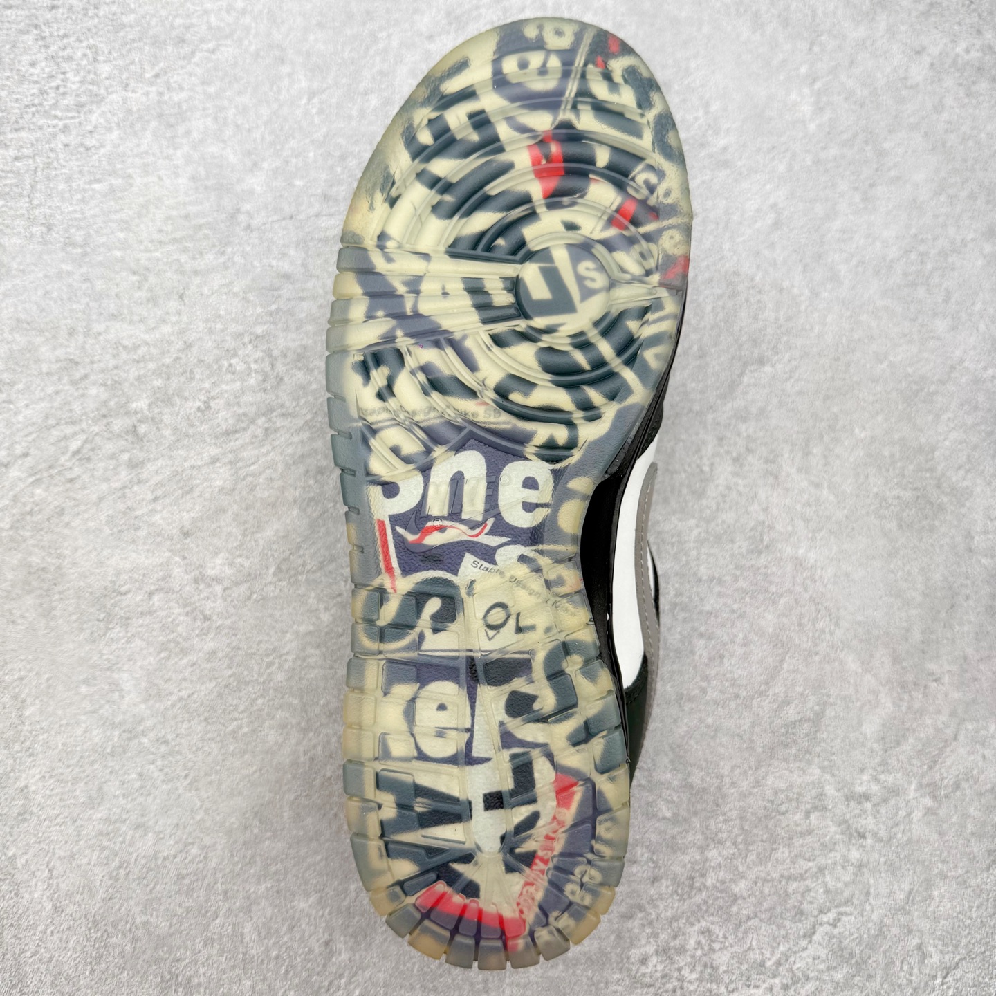 图片[9]-＃SS史诗 NK SB Dunk Low 潮流时尚舒适防滑耐磨低帮板鞋 全网最全Dunk系列配色 实力大厂出品 新配色陆续开发 利润个位数只为口碑 超强性价比 全套原纸板楦头开发 确保原汁原味 完美呈现DUNK版型 一比一鞋头弧度高度鞋身弧度 此版本只针对中端市场 皮料材质有所更替 其他数据细节工艺流程均保持一致 绝不口嗨 细节品控鞋型随意对比 独家私模官方第六代原厂航空铝磨具打磨大底 鞋头坡度极致还原 无解鞋型 原盒原配 圈内天花板工艺 原厂玻璃冲刀 超高清洁度 全鞋零毛边皮料切割 原厂中底布点胶 中底布拉帮走线遵循公司 尺码：36 36.5 37.5 38 38.5 39 40 40.5 41 42 42.5 43 44 44.5 45 46-选品中心