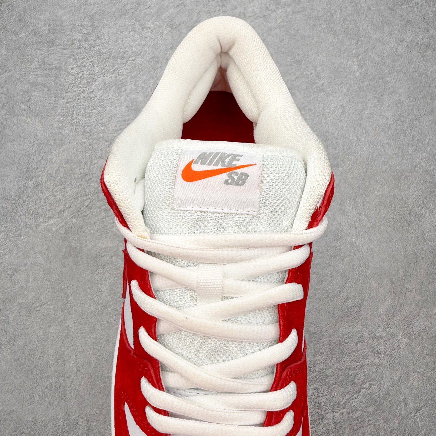 图片[5]-＃SS史诗 NK SB Dunk Low 潮流时尚舒适防滑耐磨低帮板鞋 全网最全Dunk系列配色 实力大厂出品 新配色陆续开发 利润个位数只为口碑 超强性价比 全套原纸板楦头开发 确保原汁原味 完美呈现DUNK版型 一比一鞋头弧度高度鞋身弧度 此版本只针对中端市场 皮料材质有所更替 其他数据细节工艺流程均保持一致 绝不口嗨 细节品控鞋型随意对比 独家私模官方第六代原厂航空铝磨具打磨大底 鞋头坡度极致还原 无解鞋型 原盒原配 圈内天花板工艺 原厂玻璃冲刀 超高清洁度 全鞋零毛边皮料切割 原厂中底布点胶 中底布拉帮走线遵循公司 尺码：36 36.5 37.5 38 38.5 39 40 40.5 41 42 42.5 43 44 44.5 45 46-选品中心