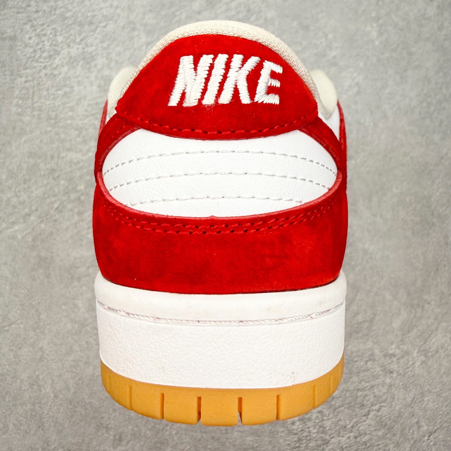 图片[8]-＃SS史诗 NK SB Dunk Low 潮流时尚舒适防滑耐磨低帮板鞋 全网最全Dunk系列配色 实力大厂出品 新配色陆续开发 利润个位数只为口碑 超强性价比 全套原纸板楦头开发 确保原汁原味 完美呈现DUNK版型 一比一鞋头弧度高度鞋身弧度 此版本只针对中端市场 皮料材质有所更替 其他数据细节工艺流程均保持一致 绝不口嗨 细节品控鞋型随意对比 独家私模官方第六代原厂航空铝磨具打磨大底 鞋头坡度极致还原 无解鞋型 原盒原配 圈内天花板工艺 原厂玻璃冲刀 超高清洁度 全鞋零毛边皮料切割 原厂中底布点胶 中底布拉帮走线遵循公司 尺码：36 36.5 37.5 38 38.5 39 40 40.5 41 42 42.5 43 44 44.5 45 46-选品中心