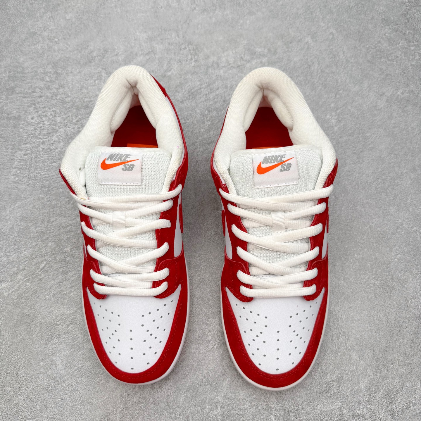 图片[2]-＃SS史诗 NK SB Dunk Low 潮流时尚舒适防滑耐磨低帮板鞋 全网最全Dunk系列配色 实力大厂出品 新配色陆续开发 利润个位数只为口碑 超强性价比 全套原纸板楦头开发 确保原汁原味 完美呈现DUNK版型 一比一鞋头弧度高度鞋身弧度 此版本只针对中端市场 皮料材质有所更替 其他数据细节工艺流程均保持一致 绝不口嗨 细节品控鞋型随意对比 独家私模官方第六代原厂航空铝磨具打磨大底 鞋头坡度极致还原 无解鞋型 原盒原配 圈内天花板工艺 原厂玻璃冲刀 超高清洁度 全鞋零毛边皮料切割 原厂中底布点胶 中底布拉帮走线遵循公司 尺码：36 36.5 37.5 38 38.5 39 40 40.5 41 42 42.5 43 44 44.5 45 46-选品中心