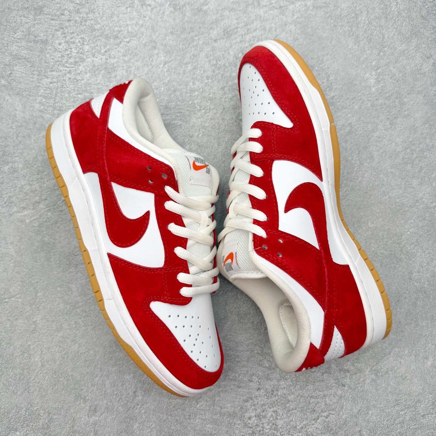 图片[3]-＃SS史诗 NK SB Dunk Low 潮流时尚舒适防滑耐磨低帮板鞋 全网最全Dunk系列配色 实力大厂出品 新配色陆续开发 利润个位数只为口碑 超强性价比 全套原纸板楦头开发 确保原汁原味 完美呈现DUNK版型 一比一鞋头弧度高度鞋身弧度 此版本只针对中端市场 皮料材质有所更替 其他数据细节工艺流程均保持一致 绝不口嗨 细节品控鞋型随意对比 独家私模官方第六代原厂航空铝磨具打磨大底 鞋头坡度极致还原 无解鞋型 原盒原配 圈内天花板工艺 原厂玻璃冲刀 超高清洁度 全鞋零毛边皮料切割 原厂中底布点胶 中底布拉帮走线遵循公司 尺码：36 36.5 37.5 38 38.5 39 40 40.5 41 42 42.5 43 44 44.5 45 46-选品中心