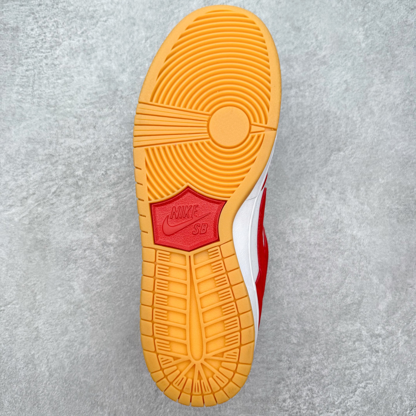 图片[9]-＃SS史诗 NK SB Dunk Low 潮流时尚舒适防滑耐磨低帮板鞋 全网最全Dunk系列配色 实力大厂出品 新配色陆续开发 利润个位数只为口碑 超强性价比 全套原纸板楦头开发 确保原汁原味 完美呈现DUNK版型 一比一鞋头弧度高度鞋身弧度 此版本只针对中端市场 皮料材质有所更替 其他数据细节工艺流程均保持一致 绝不口嗨 细节品控鞋型随意对比 独家私模官方第六代原厂航空铝磨具打磨大底 鞋头坡度极致还原 无解鞋型 原盒原配 圈内天花板工艺 原厂玻璃冲刀 超高清洁度 全鞋零毛边皮料切割 原厂中底布点胶 中底布拉帮走线遵循公司 尺码：36 36.5 37.5 38 38.5 39 40 40.5 41 42 42.5 43 44 44.5 45 46-选品中心