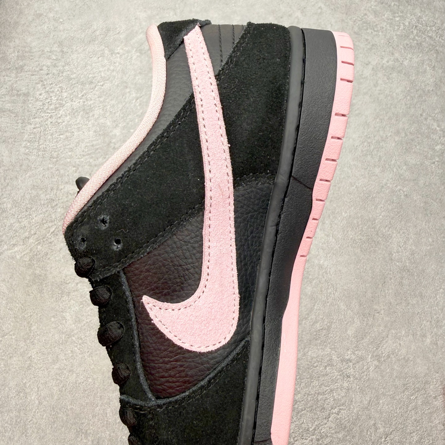 图片[7]-＃SS史诗 NK SB Dunk Low 潮流时尚舒适防滑耐磨低帮板鞋 全网最全Dunk系列配色 实力大厂出品 新配色陆续开发 利润个位数只为口碑 超强性价比 全套原纸板楦头开发 确保原汁原味 完美呈现DUNK版型 一比一鞋头弧度高度鞋身弧度 此版本只针对中端市场 皮料材质有所更替 其他数据细节工艺流程均保持一致 绝不口嗨 细节品控鞋型随意对比 独家私模官方第六代原厂航空铝磨具打磨大底 鞋头坡度极致还原 无解鞋型 原盒原配 圈内天花板工艺 原厂玻璃冲刀 超高清洁度 全鞋零毛边皮料切割 原厂中底布点胶 中底布拉帮走线遵循公司 尺码：36 36.5 37.5 38 38.5 39 40 40.5 41 42 42.5 43 44 44.5 45 46-选品中心