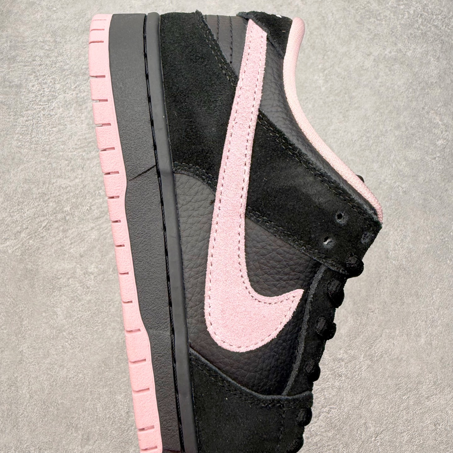 图片[6]-＃SS史诗 NK SB Dunk Low 潮流时尚舒适防滑耐磨低帮板鞋 全网最全Dunk系列配色 实力大厂出品 新配色陆续开发 利润个位数只为口碑 超强性价比 全套原纸板楦头开发 确保原汁原味 完美呈现DUNK版型 一比一鞋头弧度高度鞋身弧度 此版本只针对中端市场 皮料材质有所更替 其他数据细节工艺流程均保持一致 绝不口嗨 细节品控鞋型随意对比 独家私模官方第六代原厂航空铝磨具打磨大底 鞋头坡度极致还原 无解鞋型 原盒原配 圈内天花板工艺 原厂玻璃冲刀 超高清洁度 全鞋零毛边皮料切割 原厂中底布点胶 中底布拉帮走线遵循公司 尺码：36 36.5 37.5 38 38.5 39 40 40.5 41 42 42.5 43 44 44.5 45 46-选品中心