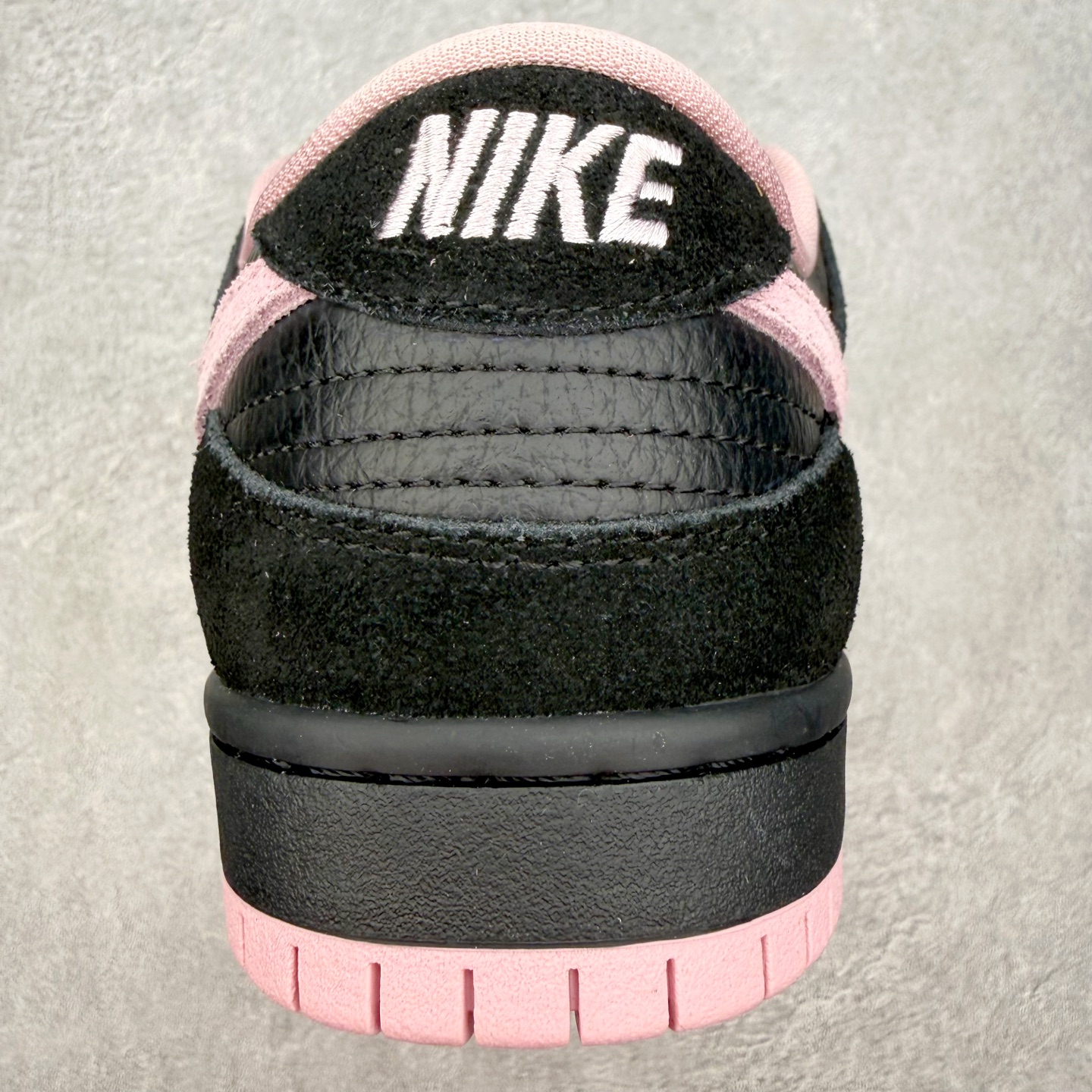 图片[8]-＃SS史诗 NK SB Dunk Low 潮流时尚舒适防滑耐磨低帮板鞋 全网最全Dunk系列配色 实力大厂出品 新配色陆续开发 利润个位数只为口碑 超强性价比 全套原纸板楦头开发 确保原汁原味 完美呈现DUNK版型 一比一鞋头弧度高度鞋身弧度 此版本只针对中端市场 皮料材质有所更替 其他数据细节工艺流程均保持一致 绝不口嗨 细节品控鞋型随意对比 独家私模官方第六代原厂航空铝磨具打磨大底 鞋头坡度极致还原 无解鞋型 原盒原配 圈内天花板工艺 原厂玻璃冲刀 超高清洁度 全鞋零毛边皮料切割 原厂中底布点胶 中底布拉帮走线遵循公司 尺码：36 36.5 37.5 38 38.5 39 40 40.5 41 42 42.5 43 44 44.5 45 46-选品中心