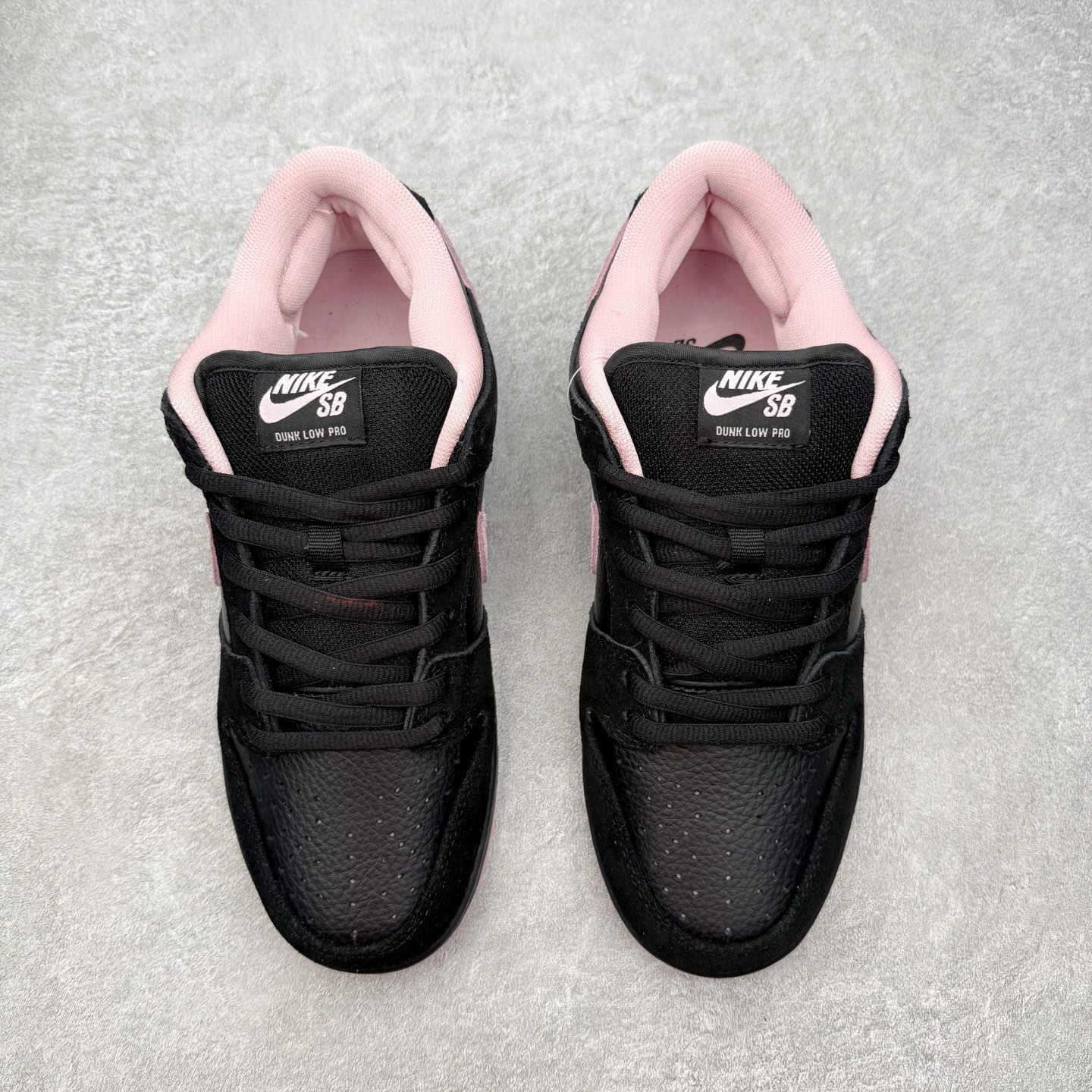 图片[2]-＃SS史诗 NK SB Dunk Low 潮流时尚舒适防滑耐磨低帮板鞋 全网最全Dunk系列配色 实力大厂出品 新配色陆续开发 利润个位数只为口碑 超强性价比 全套原纸板楦头开发 确保原汁原味 完美呈现DUNK版型 一比一鞋头弧度高度鞋身弧度 此版本只针对中端市场 皮料材质有所更替 其他数据细节工艺流程均保持一致 绝不口嗨 细节品控鞋型随意对比 独家私模官方第六代原厂航空铝磨具打磨大底 鞋头坡度极致还原 无解鞋型 原盒原配 圈内天花板工艺 原厂玻璃冲刀 超高清洁度 全鞋零毛边皮料切割 原厂中底布点胶 中底布拉帮走线遵循公司 尺码：36 36.5 37.5 38 38.5 39 40 40.5 41 42 42.5 43 44 44.5 45 46-选品中心