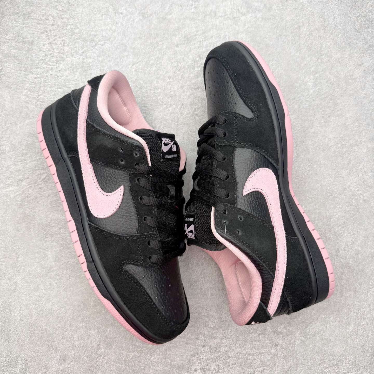 图片[3]-＃SS史诗 NK SB Dunk Low 潮流时尚舒适防滑耐磨低帮板鞋 全网最全Dunk系列配色 实力大厂出品 新配色陆续开发 利润个位数只为口碑 超强性价比 全套原纸板楦头开发 确保原汁原味 完美呈现DUNK版型 一比一鞋头弧度高度鞋身弧度 此版本只针对中端市场 皮料材质有所更替 其他数据细节工艺流程均保持一致 绝不口嗨 细节品控鞋型随意对比 独家私模官方第六代原厂航空铝磨具打磨大底 鞋头坡度极致还原 无解鞋型 原盒原配 圈内天花板工艺 原厂玻璃冲刀 超高清洁度 全鞋零毛边皮料切割 原厂中底布点胶 中底布拉帮走线遵循公司 尺码：36 36.5 37.5 38 38.5 39 40 40.5 41 42 42.5 43 44 44.5 45 46-选品中心