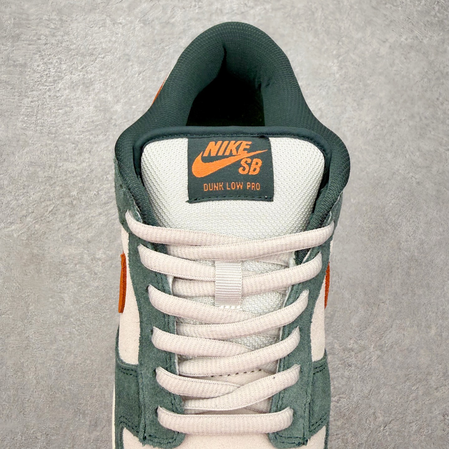 图片[5]-＃SS史诗 NK SB Dunk Low 潮流时尚舒适防滑耐磨低帮板鞋 全网最全Dunk系列配色 实力大厂出品 新配色陆续开发 利润个位数只为口碑 超强性价比 全套原纸板楦头开发 确保原汁原味 完美呈现DUNK版型 一比一鞋头弧度高度鞋身弧度 此版本只针对中端市场 皮料材质有所更替 其他数据细节工艺流程均保持一致 绝不口嗨 细节品控鞋型随意对比 独家私模官方第六代原厂航空铝磨具打磨大底 鞋头坡度极致还原 无解鞋型 原盒原配 圈内天花板工艺 原厂玻璃冲刀 超高清洁度 全鞋零毛边皮料切割 原厂中底布点胶 中底布拉帮走线遵循公司 尺码：36 36.5 37.5 38 38.5 39 40 40.5 41 42 42.5 43 44 44.5 45 46-选品中心