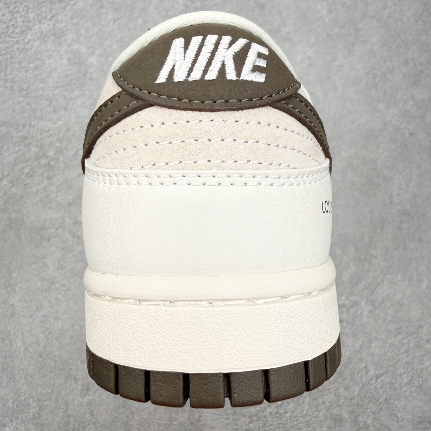 图片[8]-＃SS史诗 NK Dunk Low 潮流时尚舒适防滑耐磨低帮板鞋 全网最全Dunk系列配色 实力大厂出品 新配色陆续开发 利润个位数只为口碑 超强性价比 全套原纸板楦头开发 确保原汁原味 完美呈现DUNK版型 一比一鞋头弧度高度鞋身弧度 此版本只针对中端市场 皮料材质有所更替 其他数据细节工艺流程均保持一致 绝不口嗨 细节品控鞋型随意对比 独家私模官方第六代原厂航空铝磨具打磨大底 鞋头坡度极致还原 无解鞋型 原盒原配 圈内天花板工艺 原厂玻璃冲刀 超高清洁度 全鞋零毛边皮料切割 原厂中底布点胶 中底布拉帮走线遵循公司 尺码：36 36.5 37.5 38 38.5 39 40 40.5 41 42 42.5 43 44 44.5 45 46-选品中心