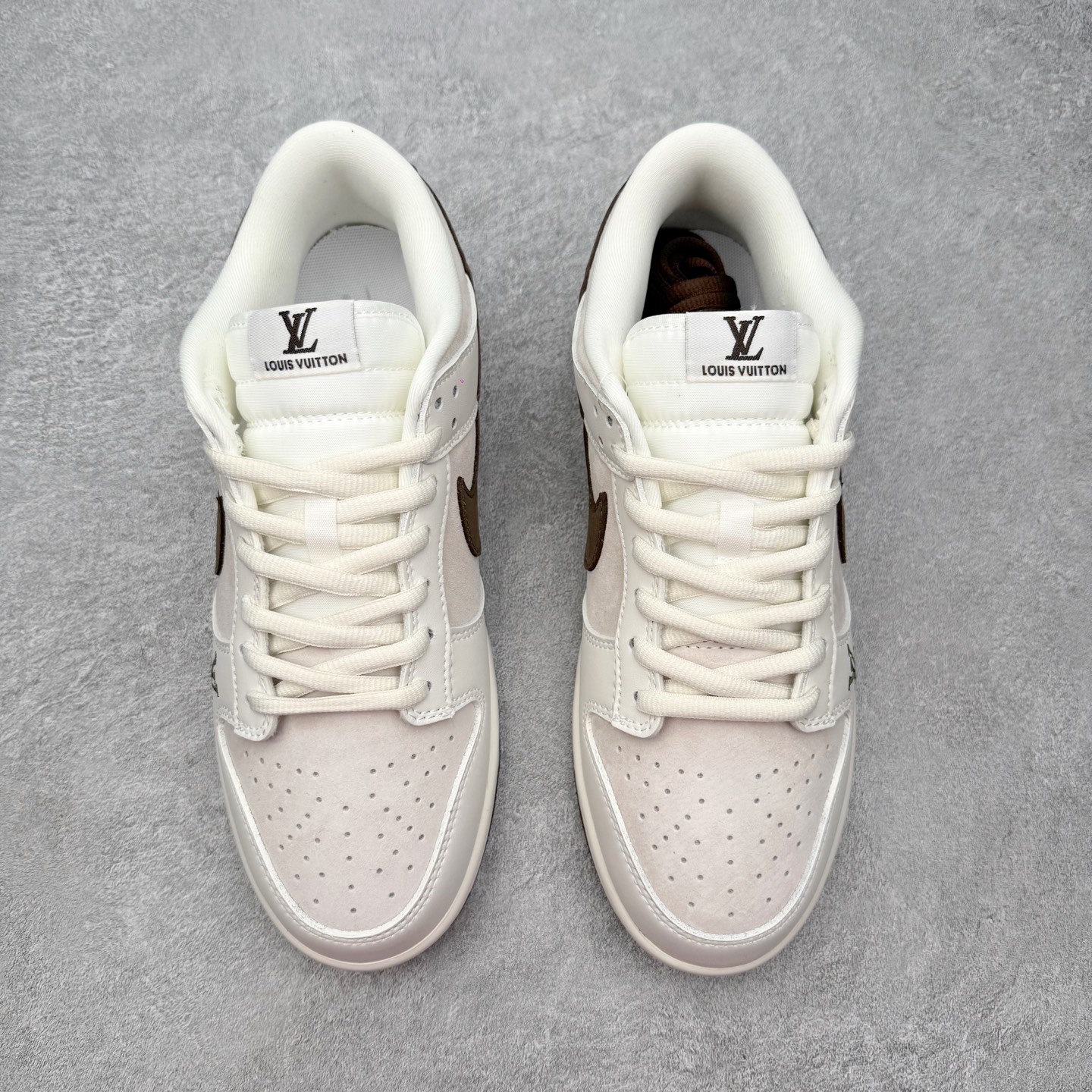 图片[2]-＃SS史诗 NK Dunk Low 潮流时尚舒适防滑耐磨低帮板鞋 全网最全Dunk系列配色 实力大厂出品 新配色陆续开发 利润个位数只为口碑 超强性价比 全套原纸板楦头开发 确保原汁原味 完美呈现DUNK版型 一比一鞋头弧度高度鞋身弧度 此版本只针对中端市场 皮料材质有所更替 其他数据细节工艺流程均保持一致 绝不口嗨 细节品控鞋型随意对比 独家私模官方第六代原厂航空铝磨具打磨大底 鞋头坡度极致还原 无解鞋型 原盒原配 圈内天花板工艺 原厂玻璃冲刀 超高清洁度 全鞋零毛边皮料切割 原厂中底布点胶 中底布拉帮走线遵循公司 尺码：36 36.5 37.5 38 38.5 39 40 40.5 41 42 42.5 43 44 44.5 45 46-选品中心