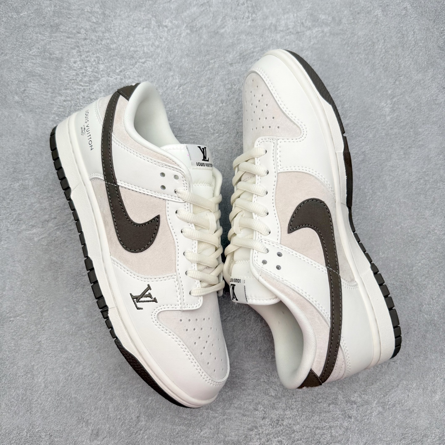 图片[3]-＃SS史诗 NK Dunk Low 潮流时尚舒适防滑耐磨低帮板鞋 全网最全Dunk系列配色 实力大厂出品 新配色陆续开发 利润个位数只为口碑 超强性价比 全套原纸板楦头开发 确保原汁原味 完美呈现DUNK版型 一比一鞋头弧度高度鞋身弧度 此版本只针对中端市场 皮料材质有所更替 其他数据细节工艺流程均保持一致 绝不口嗨 细节品控鞋型随意对比 独家私模官方第六代原厂航空铝磨具打磨大底 鞋头坡度极致还原 无解鞋型 原盒原配 圈内天花板工艺 原厂玻璃冲刀 超高清洁度 全鞋零毛边皮料切割 原厂中底布点胶 中底布拉帮走线遵循公司 尺码：36 36.5 37.5 38 38.5 39 40 40.5 41 42 42.5 43 44 44.5 45 46-选品中心