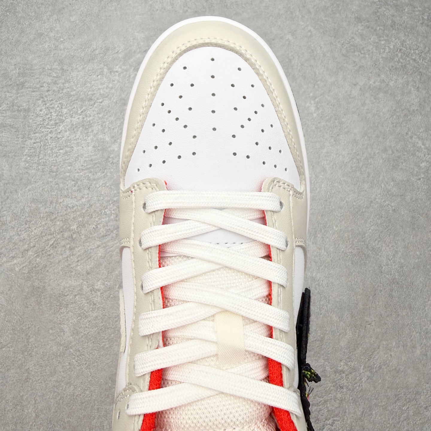 图片[4]-＃SS史诗 NK Dunk Low 潮流时尚舒适防滑耐磨低帮板鞋 全网最全Dunk系列配色 实力大厂出品 新配色陆续开发 利润个位数只为口碑 超强性价比 全套原纸板楦头开发 确保原汁原味 完美呈现DUNK版型 一比一鞋头弧度高度鞋身弧度 此版本只针对中端市场 皮料材质有所更替 其他数据细节工艺流程均保持一致 绝不口嗨 细节品控鞋型随意对比 独家私模官方第六代原厂航空铝磨具打磨大底 鞋头坡度极致还原 无解鞋型 原盒原配 圈内天花板工艺 原厂玻璃冲刀 超高清洁度 全鞋零毛边皮料切割 原厂中底布点胶 中底布拉帮走线遵循公司 尺码：36 36.5 37.5 38 38.5 39 40 40.5 41 42 42.5 43 44 44.5 45 46-选品中心
