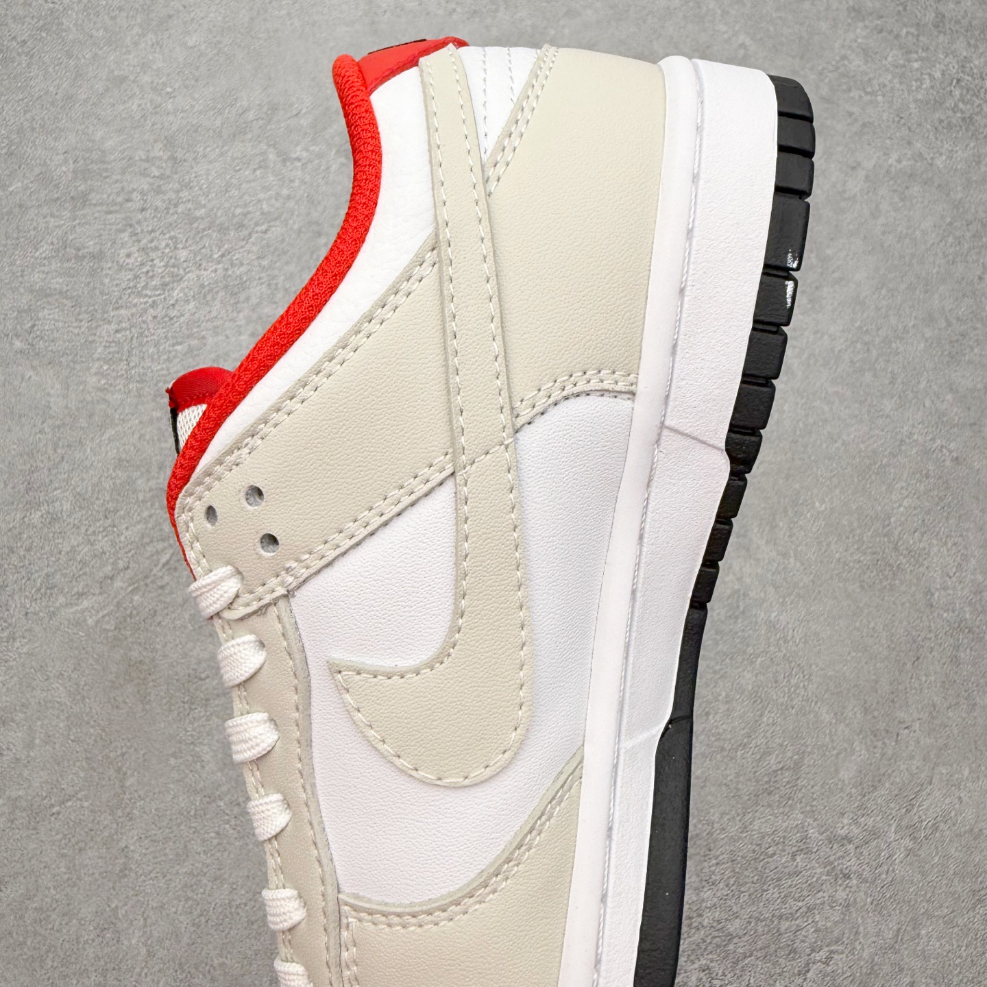 图片[7]-＃SS史诗 NK Dunk Low 潮流时尚舒适防滑耐磨低帮板鞋 全网最全Dunk系列配色 实力大厂出品 新配色陆续开发 利润个位数只为口碑 超强性价比 全套原纸板楦头开发 确保原汁原味 完美呈现DUNK版型 一比一鞋头弧度高度鞋身弧度 此版本只针对中端市场 皮料材质有所更替 其他数据细节工艺流程均保持一致 绝不口嗨 细节品控鞋型随意对比 独家私模官方第六代原厂航空铝磨具打磨大底 鞋头坡度极致还原 无解鞋型 原盒原配 圈内天花板工艺 原厂玻璃冲刀 超高清洁度 全鞋零毛边皮料切割 原厂中底布点胶 中底布拉帮走线遵循公司 尺码：36 36.5 37.5 38 38.5 39 40 40.5 41 42 42.5 43 44 44.5 45 46-选品中心