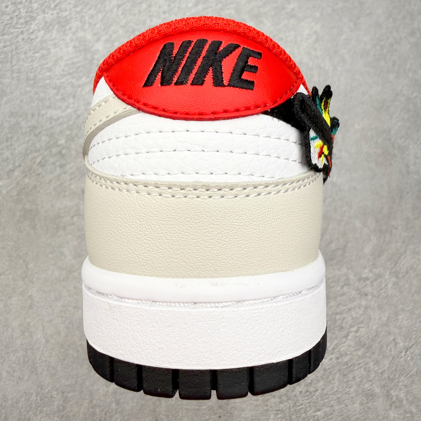 图片[8]-＃SS史诗 NK Dunk Low 潮流时尚舒适防滑耐磨低帮板鞋 全网最全Dunk系列配色 实力大厂出品 新配色陆续开发 利润个位数只为口碑 超强性价比 全套原纸板楦头开发 确保原汁原味 完美呈现DUNK版型 一比一鞋头弧度高度鞋身弧度 此版本只针对中端市场 皮料材质有所更替 其他数据细节工艺流程均保持一致 绝不口嗨 细节品控鞋型随意对比 独家私模官方第六代原厂航空铝磨具打磨大底 鞋头坡度极致还原 无解鞋型 原盒原配 圈内天花板工艺 原厂玻璃冲刀 超高清洁度 全鞋零毛边皮料切割 原厂中底布点胶 中底布拉帮走线遵循公司 尺码：36 36.5 37.5 38 38.5 39 40 40.5 41 42 42.5 43 44 44.5 45 46-选品中心