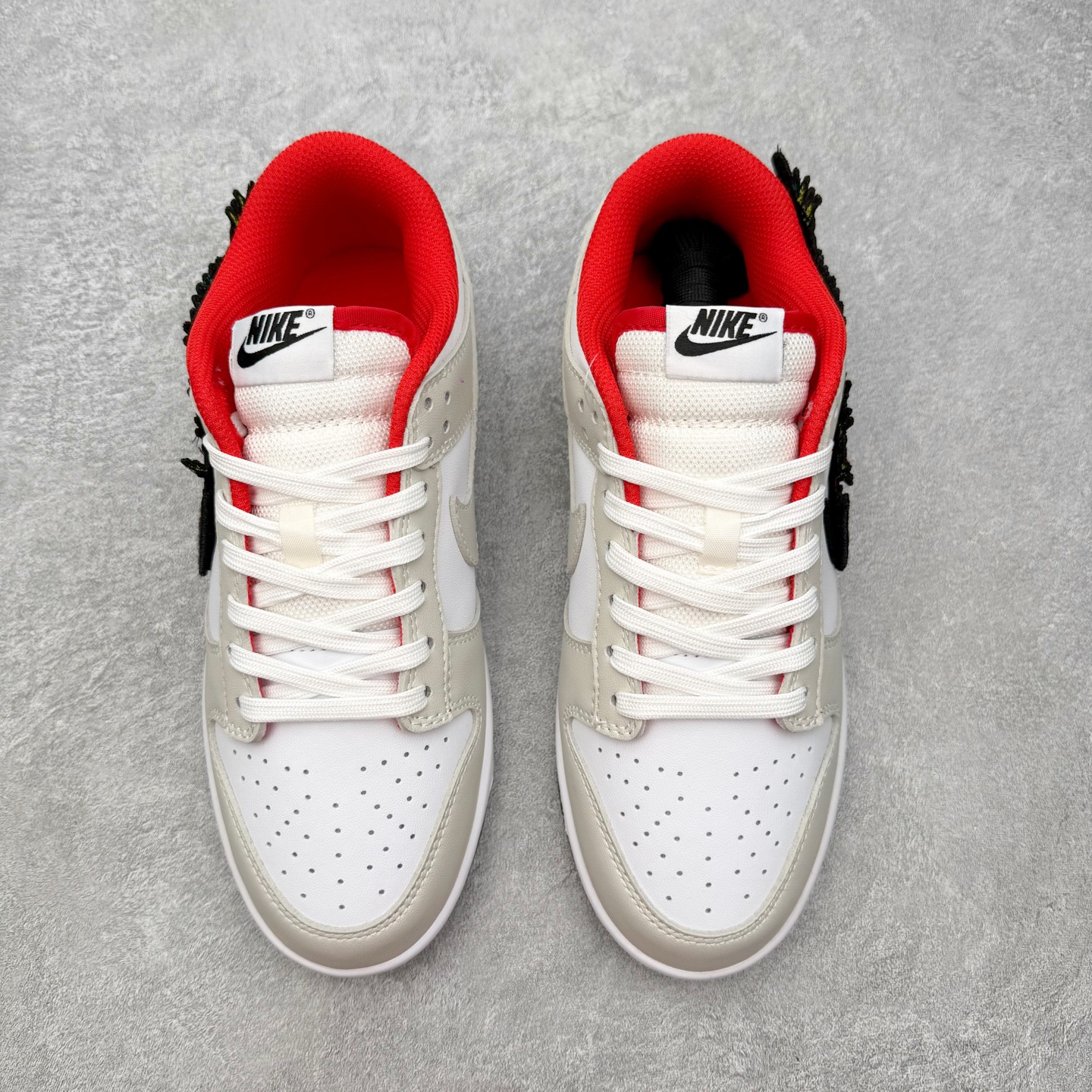 图片[2]-＃SS史诗 NK Dunk Low 潮流时尚舒适防滑耐磨低帮板鞋 全网最全Dunk系列配色 实力大厂出品 新配色陆续开发 利润个位数只为口碑 超强性价比 全套原纸板楦头开发 确保原汁原味 完美呈现DUNK版型 一比一鞋头弧度高度鞋身弧度 此版本只针对中端市场 皮料材质有所更替 其他数据细节工艺流程均保持一致 绝不口嗨 细节品控鞋型随意对比 独家私模官方第六代原厂航空铝磨具打磨大底 鞋头坡度极致还原 无解鞋型 原盒原配 圈内天花板工艺 原厂玻璃冲刀 超高清洁度 全鞋零毛边皮料切割 原厂中底布点胶 中底布拉帮走线遵循公司 尺码：36 36.5 37.5 38 38.5 39 40 40.5 41 42 42.5 43 44 44.5 45 46-选品中心
