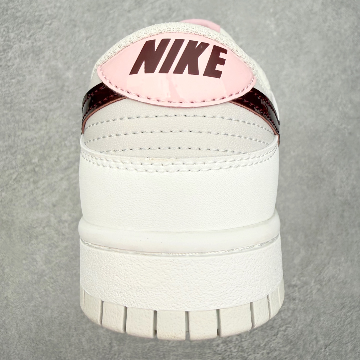 图片[8]-＃SS史诗 NK Dunk Low 潮流时尚舒适防滑耐磨低帮板鞋 全网最全Dunk系列配色 实力大厂出品 新配色陆续开发 利润个位数只为口碑 超强性价比 全套原纸板楦头开发 确保原汁原味 完美呈现DUNK版型 一比一鞋头弧度高度鞋身弧度 此版本只针对中端市场 皮料材质有所更替 其他数据细节工艺流程均保持一致 绝不口嗨 细节品控鞋型随意对比 独家私模官方第六代原厂航空铝磨具打磨大底 鞋头坡度极致还原 无解鞋型 原盒原配 圈内天花板工艺 原厂玻璃冲刀 超高清洁度 全鞋零毛边皮料切割 原厂中底布点胶 中底布拉帮走线遵循公司 尺码：36 36.5 37.5 38 38.5 39 40 40.5 41 42 42.5 43 44 44.5 45 46-选品中心