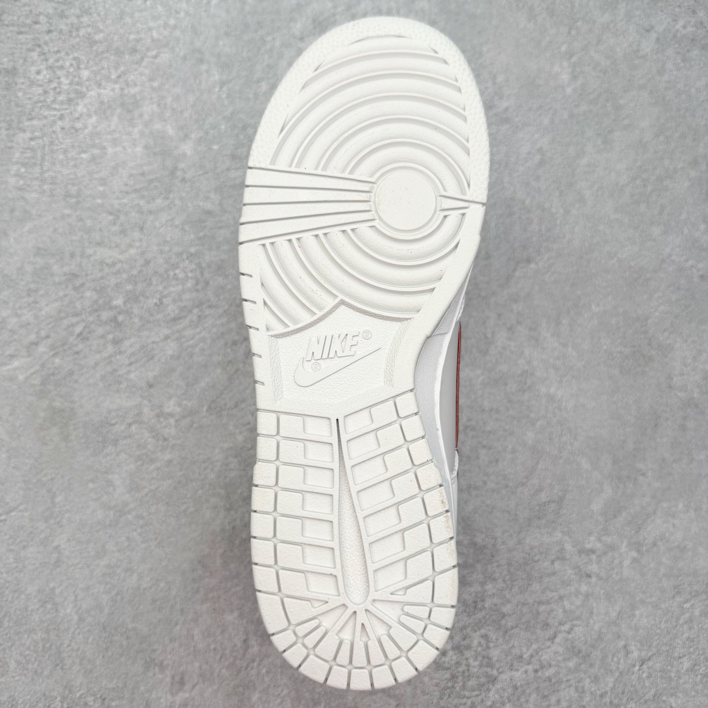 图片[9]-＃SS史诗 NK Dunk Low 潮流时尚舒适防滑耐磨低帮板鞋 全网最全Dunk系列配色 实力大厂出品 新配色陆续开发 利润个位数只为口碑 超强性价比 全套原纸板楦头开发 确保原汁原味 完美呈现DUNK版型 一比一鞋头弧度高度鞋身弧度 此版本只针对中端市场 皮料材质有所更替 其他数据细节工艺流程均保持一致 绝不口嗨 细节品控鞋型随意对比 独家私模官方第六代原厂航空铝磨具打磨大底 鞋头坡度极致还原 无解鞋型 原盒原配 圈内天花板工艺 原厂玻璃冲刀 超高清洁度 全鞋零毛边皮料切割 原厂中底布点胶 中底布拉帮走线遵循公司 尺码：36 36.5 37.5 38 38.5 39 40 40.5 41 42 42.5 43 44 44.5 45 46-选品中心