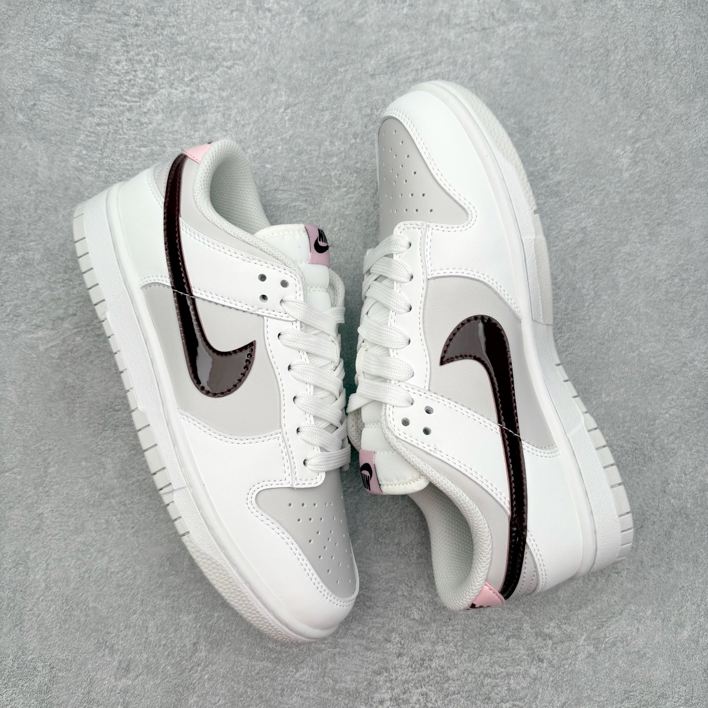 图片[3]-＃SS史诗 NK Dunk Low 潮流时尚舒适防滑耐磨低帮板鞋 全网最全Dunk系列配色 实力大厂出品 新配色陆续开发 利润个位数只为口碑 超强性价比 全套原纸板楦头开发 确保原汁原味 完美呈现DUNK版型 一比一鞋头弧度高度鞋身弧度 此版本只针对中端市场 皮料材质有所更替 其他数据细节工艺流程均保持一致 绝不口嗨 细节品控鞋型随意对比 独家私模官方第六代原厂航空铝磨具打磨大底 鞋头坡度极致还原 无解鞋型 原盒原配 圈内天花板工艺 原厂玻璃冲刀 超高清洁度 全鞋零毛边皮料切割 原厂中底布点胶 中底布拉帮走线遵循公司 尺码：36 36.5 37.5 38 38.5 39 40 40.5 41 42 42.5 43 44 44.5 45 46-选品中心