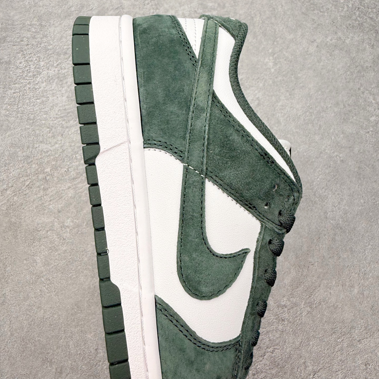 图片[6]-＃SS史诗 NK Dunk Low 潮流时尚舒适防滑耐磨低帮板鞋 全网最全Dunk系列配色 实力大厂出品 新配色陆续开发 利润个位数只为口碑 超强性价比 全套原纸板楦头开发 确保原汁原味 完美呈现DUNK版型 一比一鞋头弧度高度鞋身弧度 此版本只针对中端市场 皮料材质有所更替 其他数据细节工艺流程均保持一致 绝不口嗨 细节品控鞋型随意对比 独家私模官方第六代原厂航空铝磨具打磨大底 鞋头坡度极致还原 无解鞋型 原盒原配 圈内天花板工艺 原厂玻璃冲刀 超高清洁度 全鞋零毛边皮料切割 原厂中底布点胶 中底布拉帮走线遵循公司 尺码：36 36.5 37.5 38 38.5 39 40 40.5 41 42 42.5 43 44 44.5 45 46-选品中心