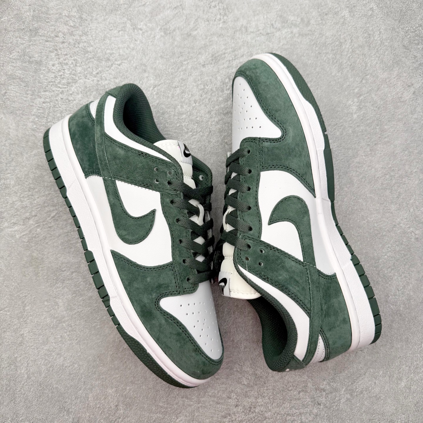 图片[3]-＃SS史诗 NK Dunk Low 潮流时尚舒适防滑耐磨低帮板鞋 全网最全Dunk系列配色 实力大厂出品 新配色陆续开发 利润个位数只为口碑 超强性价比 全套原纸板楦头开发 确保原汁原味 完美呈现DUNK版型 一比一鞋头弧度高度鞋身弧度 此版本只针对中端市场 皮料材质有所更替 其他数据细节工艺流程均保持一致 绝不口嗨 细节品控鞋型随意对比 独家私模官方第六代原厂航空铝磨具打磨大底 鞋头坡度极致还原 无解鞋型 原盒原配 圈内天花板工艺 原厂玻璃冲刀 超高清洁度 全鞋零毛边皮料切割 原厂中底布点胶 中底布拉帮走线遵循公司 尺码：36 36.5 37.5 38 38.5 39 40 40.5 41 42 42.5 43 44 44.5 45 46-选品中心
