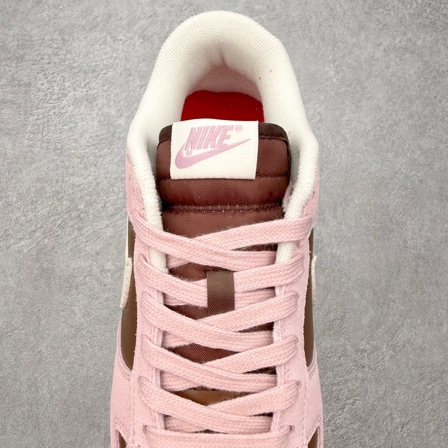 图片[5]-＃SS史诗 NK Dunk Low 潮流时尚舒适防滑耐磨低帮板鞋 全网最全Dunk系列配色 实力大厂出品 新配色陆续开发 利润个位数只为口碑 超强性价比 全套原纸板楦头开发 确保原汁原味 完美呈现DUNK版型 一比一鞋头弧度高度鞋身弧度 此版本只针对中端市场 皮料材质有所更替 其他数据细节工艺流程均保持一致 绝不口嗨 细节品控鞋型随意对比 独家私模官方第六代原厂航空铝磨具打磨大底 鞋头坡度极致还原 无解鞋型 原盒原配 圈内天花板工艺 原厂玻璃冲刀 超高清洁度 全鞋零毛边皮料切割 原厂中底布点胶 中底布拉帮走线遵循公司 尺码：36 36.5 37.5 38 38.5 39 40 40.5 41 42 42.5 43 44 44.5 45 46-选品中心