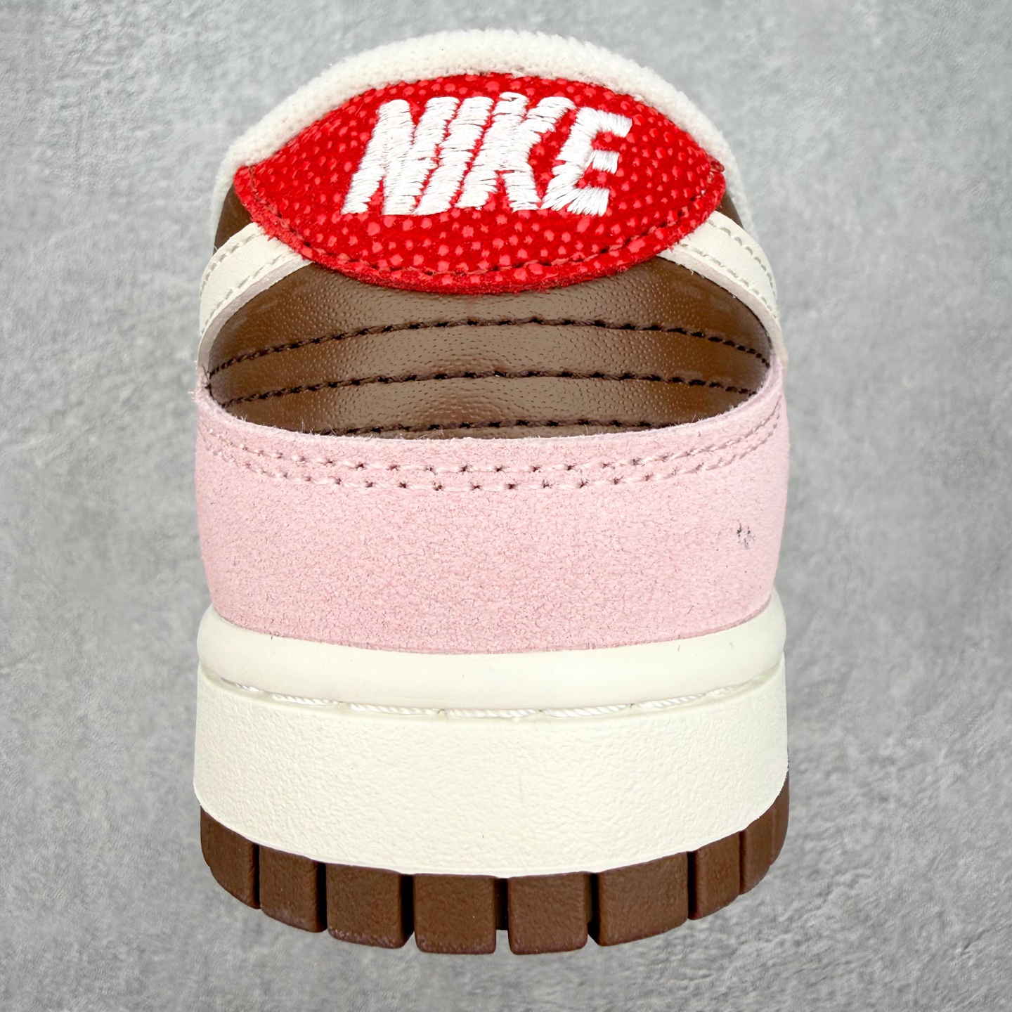 图片[8]-＃SS史诗 NK Dunk Low 潮流时尚舒适防滑耐磨低帮板鞋 全网最全Dunk系列配色 实力大厂出品 新配色陆续开发 利润个位数只为口碑 超强性价比 全套原纸板楦头开发 确保原汁原味 完美呈现DUNK版型 一比一鞋头弧度高度鞋身弧度 此版本只针对中端市场 皮料材质有所更替 其他数据细节工艺流程均保持一致 绝不口嗨 细节品控鞋型随意对比 独家私模官方第六代原厂航空铝磨具打磨大底 鞋头坡度极致还原 无解鞋型 原盒原配 圈内天花板工艺 原厂玻璃冲刀 超高清洁度 全鞋零毛边皮料切割 原厂中底布点胶 中底布拉帮走线遵循公司 尺码：36 36.5 37.5 38 38.5 39 40 40.5 41 42 42.5 43 44 44.5 45 46-选品中心