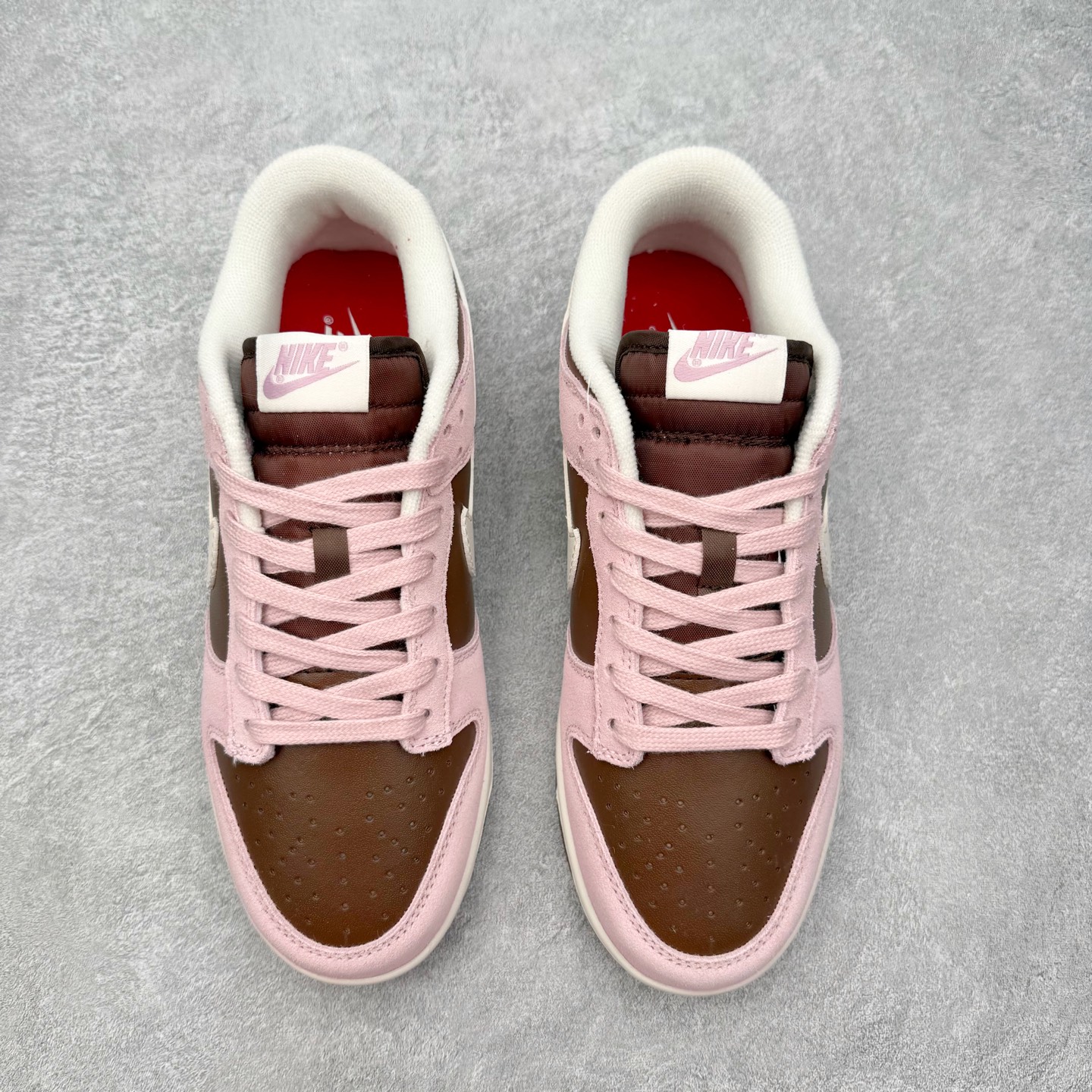 图片[2]-＃SS史诗 NK Dunk Low 潮流时尚舒适防滑耐磨低帮板鞋 全网最全Dunk系列配色 实力大厂出品 新配色陆续开发 利润个位数只为口碑 超强性价比 全套原纸板楦头开发 确保原汁原味 完美呈现DUNK版型 一比一鞋头弧度高度鞋身弧度 此版本只针对中端市场 皮料材质有所更替 其他数据细节工艺流程均保持一致 绝不口嗨 细节品控鞋型随意对比 独家私模官方第六代原厂航空铝磨具打磨大底 鞋头坡度极致还原 无解鞋型 原盒原配 圈内天花板工艺 原厂玻璃冲刀 超高清洁度 全鞋零毛边皮料切割 原厂中底布点胶 中底布拉帮走线遵循公司 尺码：36 36.5 37.5 38 38.5 39 40 40.5 41 42 42.5 43 44 44.5 45 46-选品中心