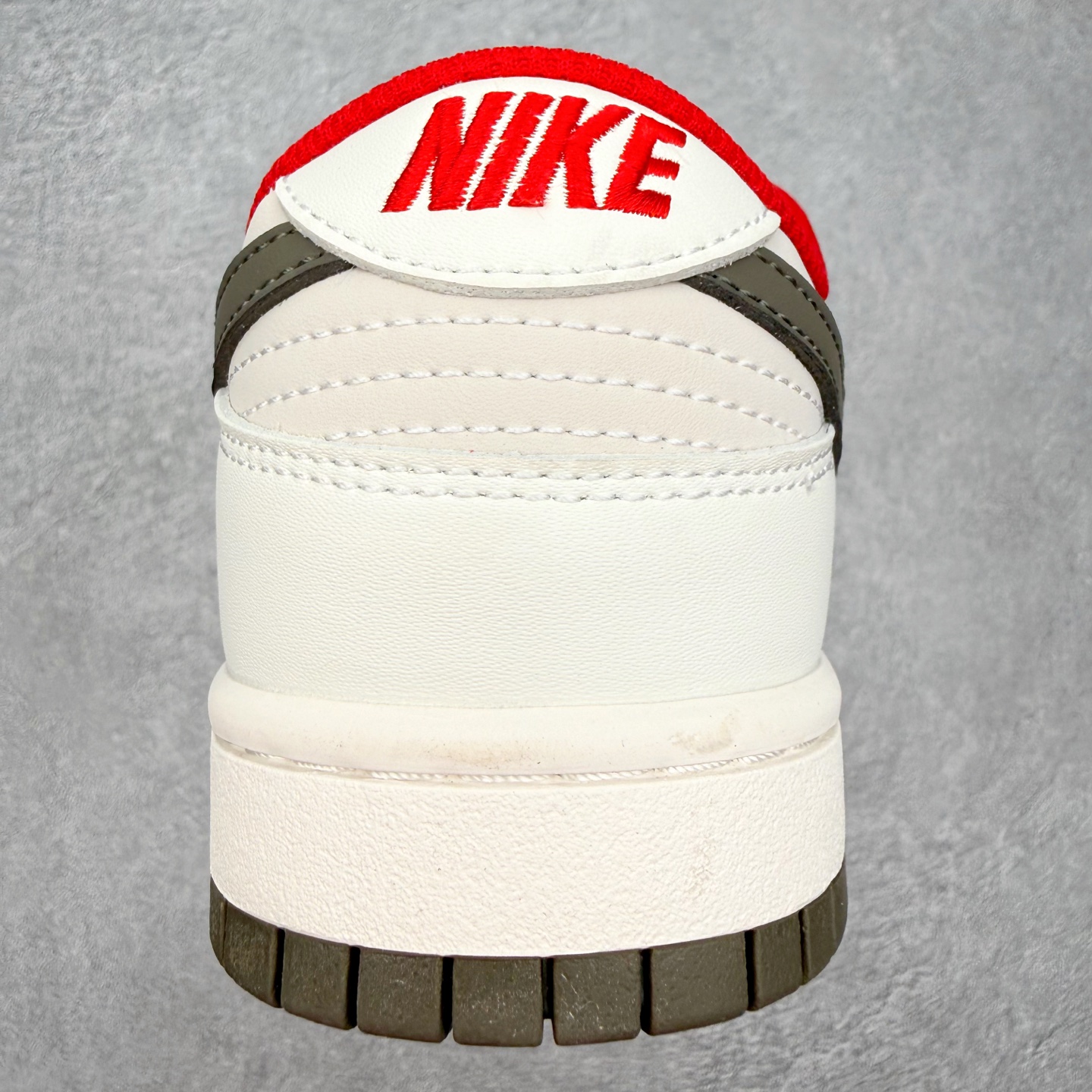 图片[8]-＃SS史诗 NK Dunk Low 潮流时尚舒适防滑耐磨低帮板鞋 全网最全Dunk系列配色 实力大厂出品 新配色陆续开发 利润个位数只为口碑 超强性价比 全套原纸板楦头开发 确保原汁原味 完美呈现DUNK版型 一比一鞋头弧度高度鞋身弧度 此版本只针对中端市场 皮料材质有所更替 其他数据细节工艺流程均保持一致 绝不口嗨 细节品控鞋型随意对比 独家私模官方第六代原厂航空铝磨具打磨大底 鞋头坡度极致还原 无解鞋型 原盒原配 圈内天花板工艺 原厂玻璃冲刀 超高清洁度 全鞋零毛边皮料切割 原厂中底布点胶 中底布拉帮走线遵循公司 尺码：36 36.5 37.5 38 38.5 39 40 40.5 41 42 42.5 43 44 44.5 45 46-选品中心
