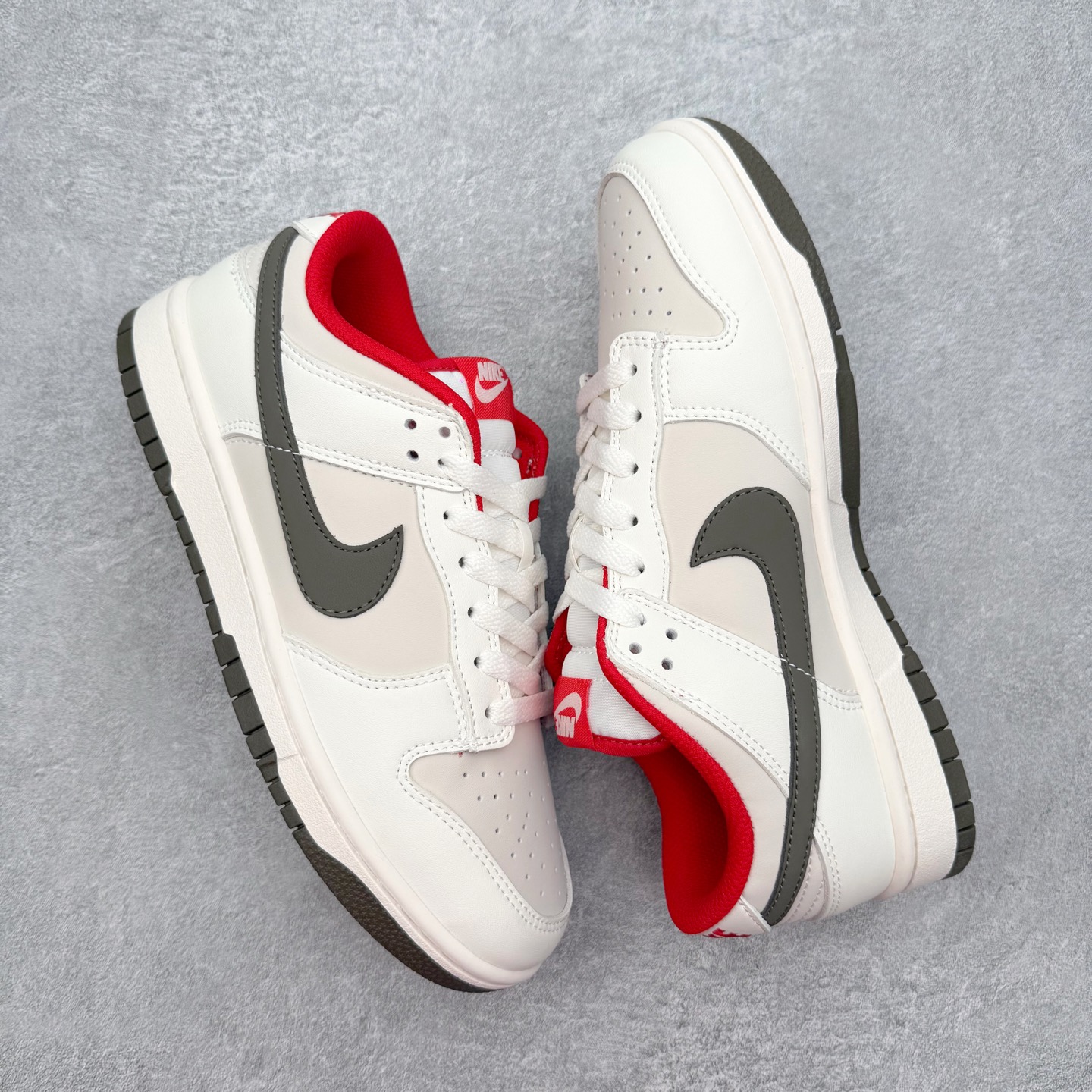 图片[3]-＃SS史诗 NK Dunk Low 潮流时尚舒适防滑耐磨低帮板鞋 全网最全Dunk系列配色 实力大厂出品 新配色陆续开发 利润个位数只为口碑 超强性价比 全套原纸板楦头开发 确保原汁原味 完美呈现DUNK版型 一比一鞋头弧度高度鞋身弧度 此版本只针对中端市场 皮料材质有所更替 其他数据细节工艺流程均保持一致 绝不口嗨 细节品控鞋型随意对比 独家私模官方第六代原厂航空铝磨具打磨大底 鞋头坡度极致还原 无解鞋型 原盒原配 圈内天花板工艺 原厂玻璃冲刀 超高清洁度 全鞋零毛边皮料切割 原厂中底布点胶 中底布拉帮走线遵循公司 尺码：36 36.5 37.5 38 38.5 39 40 40.5 41 42 42.5 43 44 44.5 45 46-选品中心