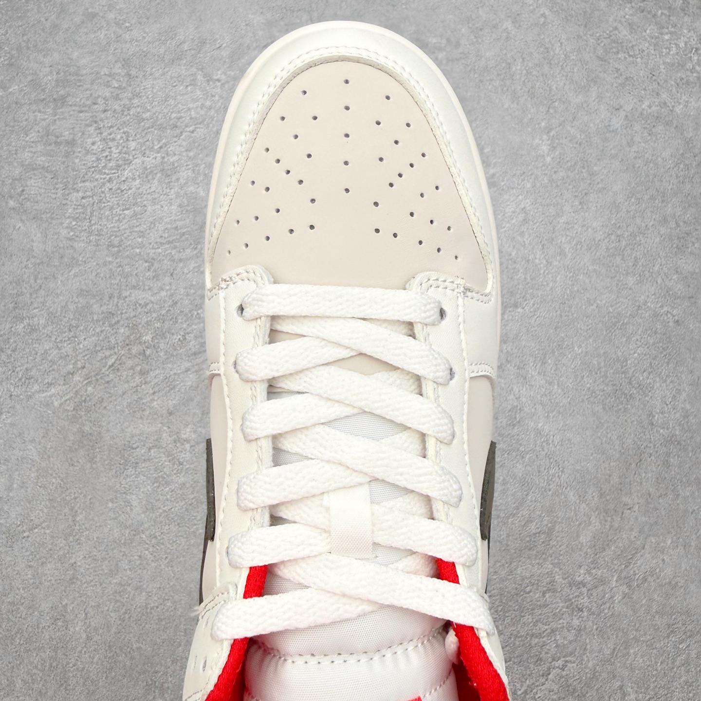 图片[4]-＃SS史诗 NK Dunk Low 潮流时尚舒适防滑耐磨低帮板鞋 全网最全Dunk系列配色 实力大厂出品 新配色陆续开发 利润个位数只为口碑 超强性价比 全套原纸板楦头开发 确保原汁原味 完美呈现DUNK版型 一比一鞋头弧度高度鞋身弧度 此版本只针对中端市场 皮料材质有所更替 其他数据细节工艺流程均保持一致 绝不口嗨 细节品控鞋型随意对比 独家私模官方第六代原厂航空铝磨具打磨大底 鞋头坡度极致还原 无解鞋型 原盒原配 圈内天花板工艺 原厂玻璃冲刀 超高清洁度 全鞋零毛边皮料切割 原厂中底布点胶 中底布拉帮走线遵循公司 尺码：36 36.5 37.5 38 38.5 39 40 40.5 41 42 42.5 43 44 44.5 45 46-选品中心